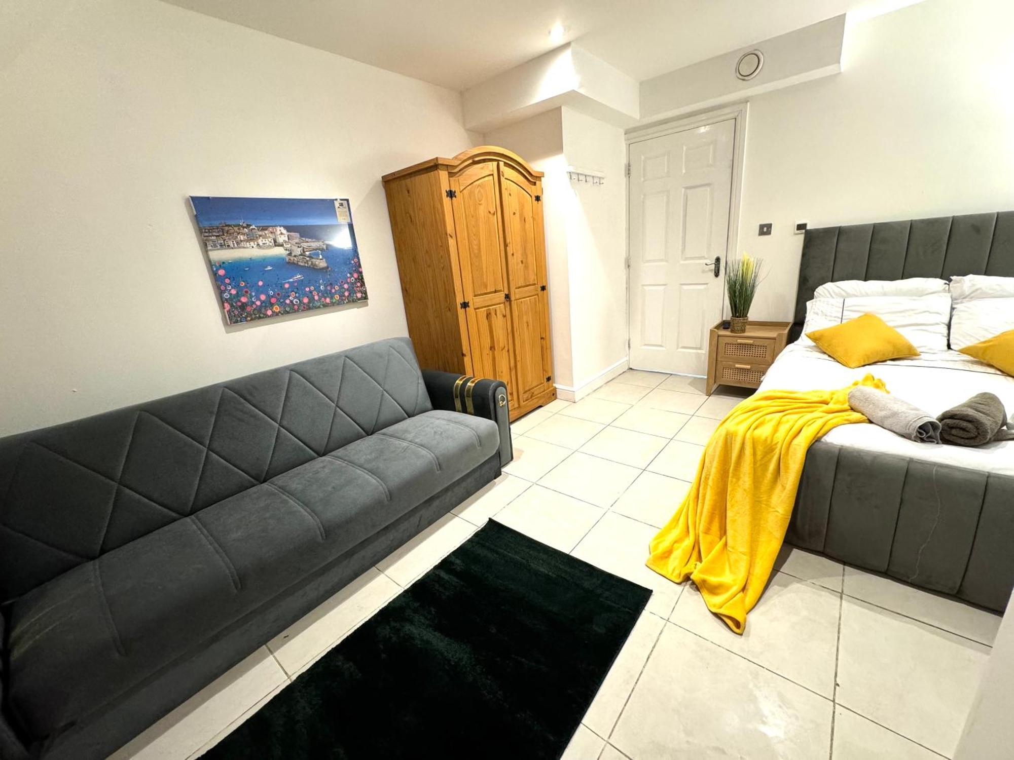 A Modern Luxury Penthouse Close To Tower-hil-canary Wharf-central * London