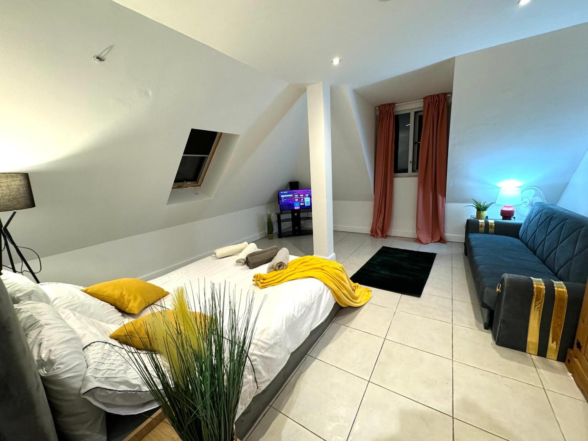 A Modern Luxury Penthouse Close To Tower-hil-canary Wharf-central * London