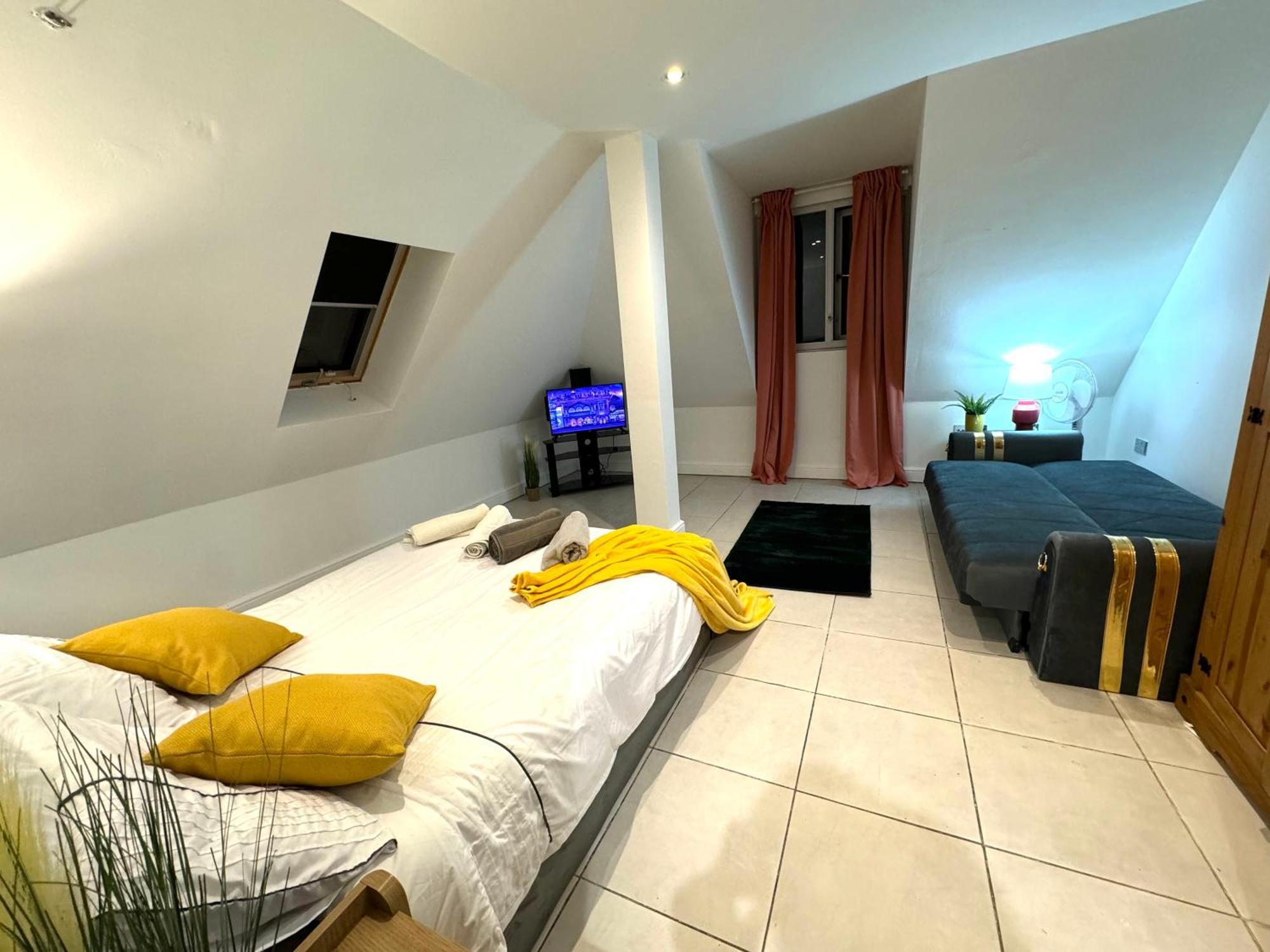 A Modern Luxury Penthouse Close To Tower-hil-canary Wharf-central * London