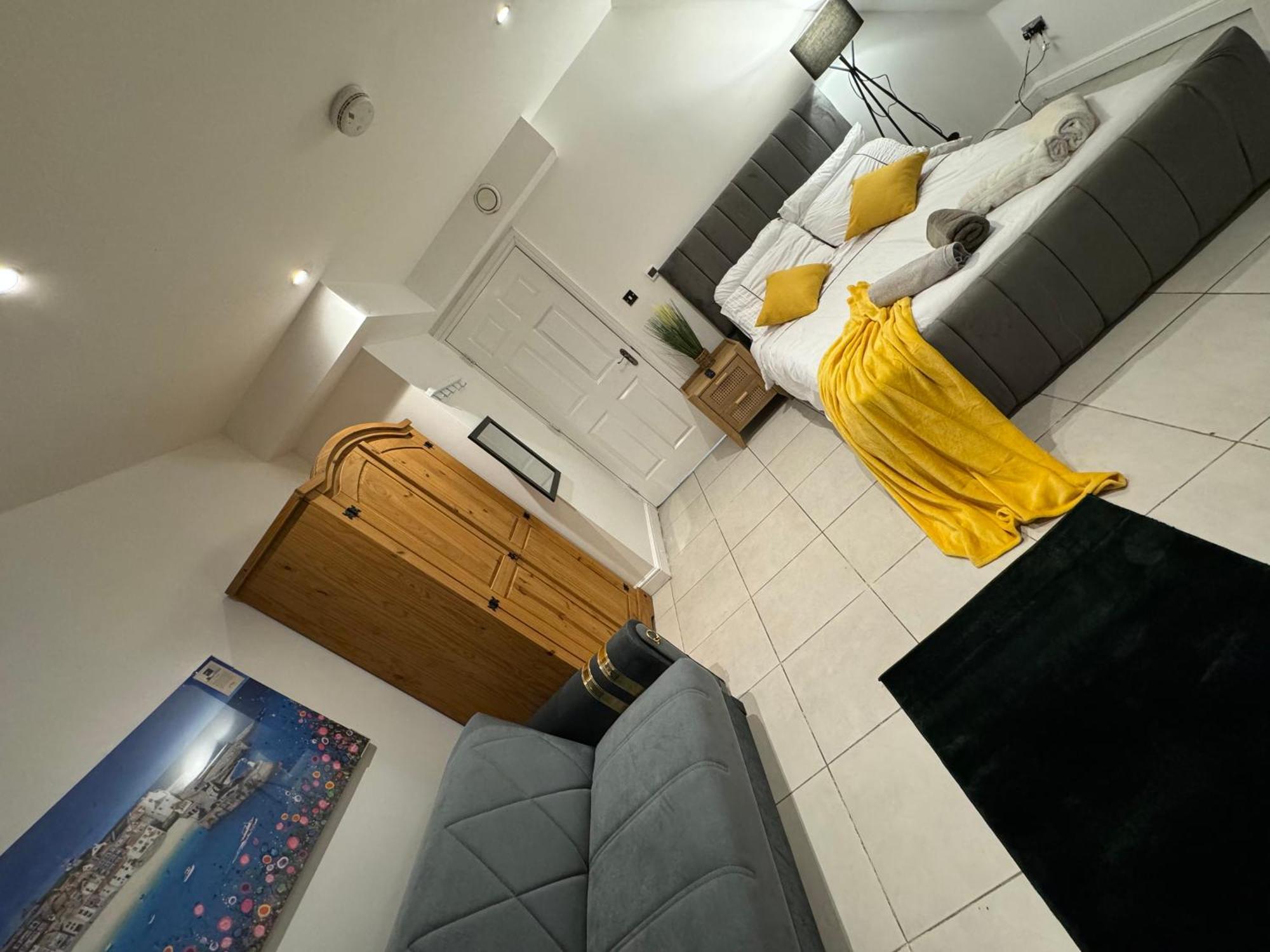 A Modern Luxury Penthouse Close To Tower-hil-canary Wharf-central Guest house