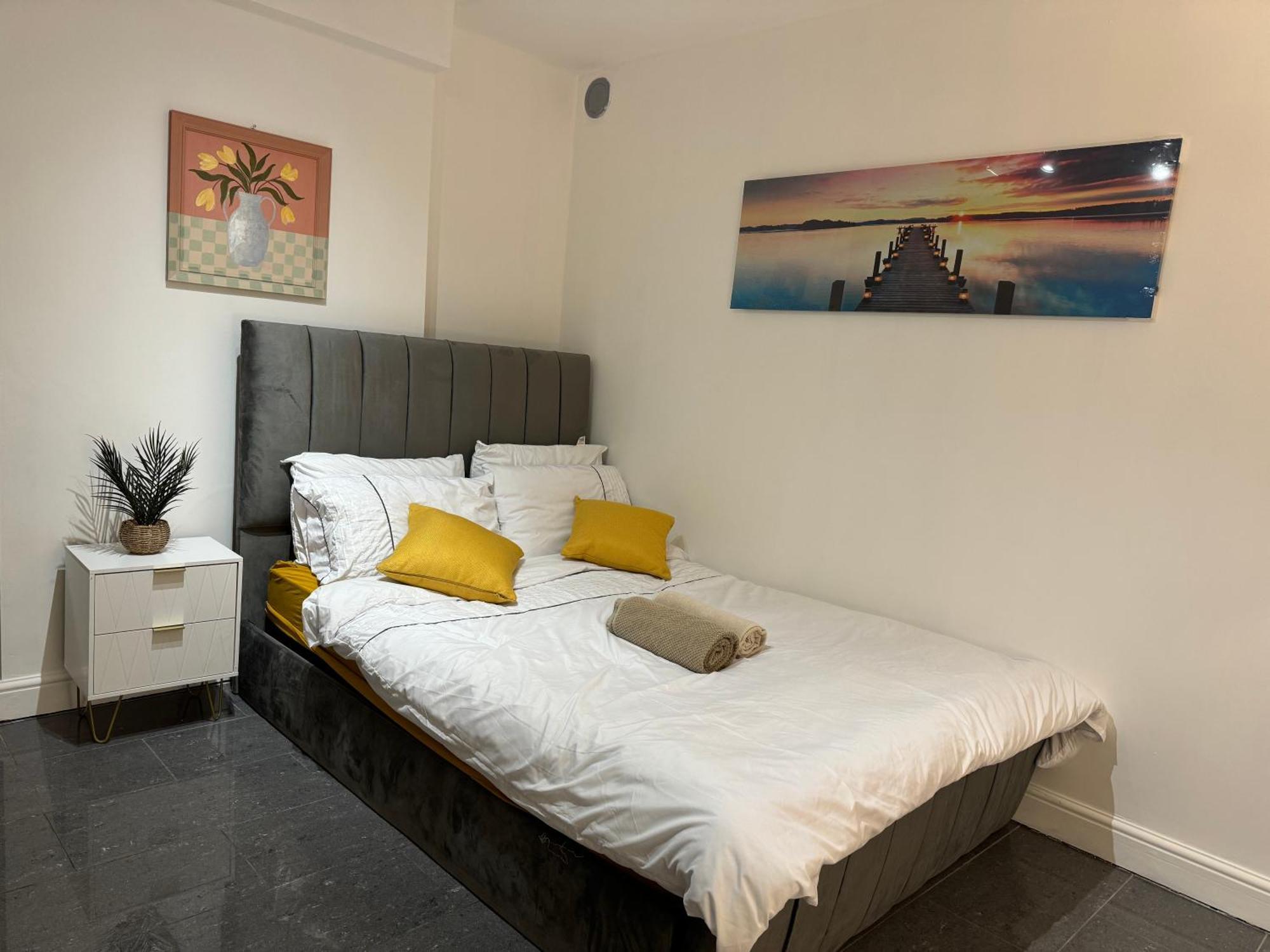 A Modern Luxury Penthouse Close To Tower-hil-canary Wharf-central Guest house London