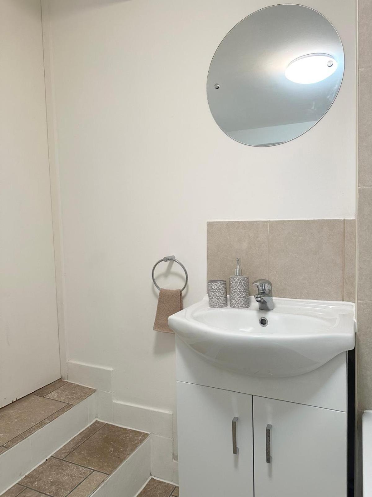 Cosy 1 Bedroom Flat In Apartment