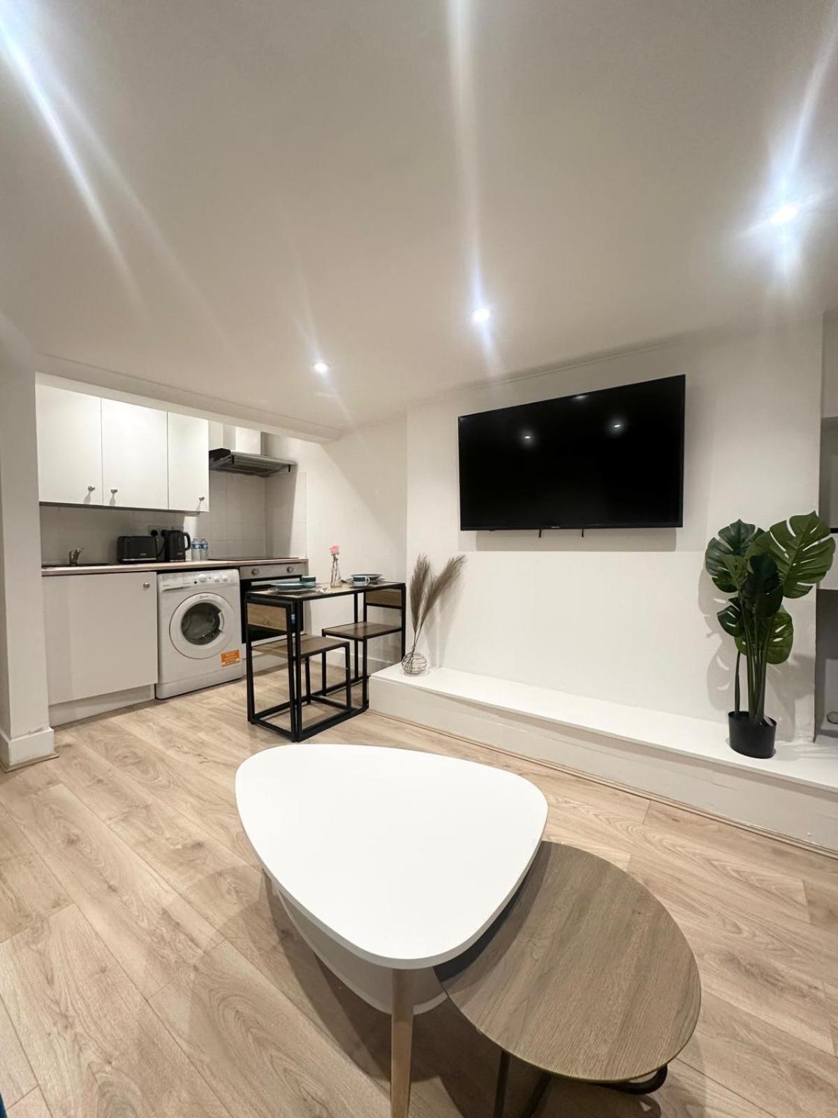 Cosy 1 Bedroom Flat In Apartment London