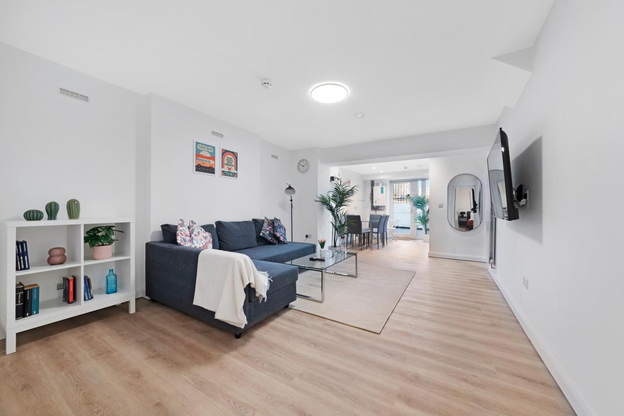 Flat In Dalston, Apartment