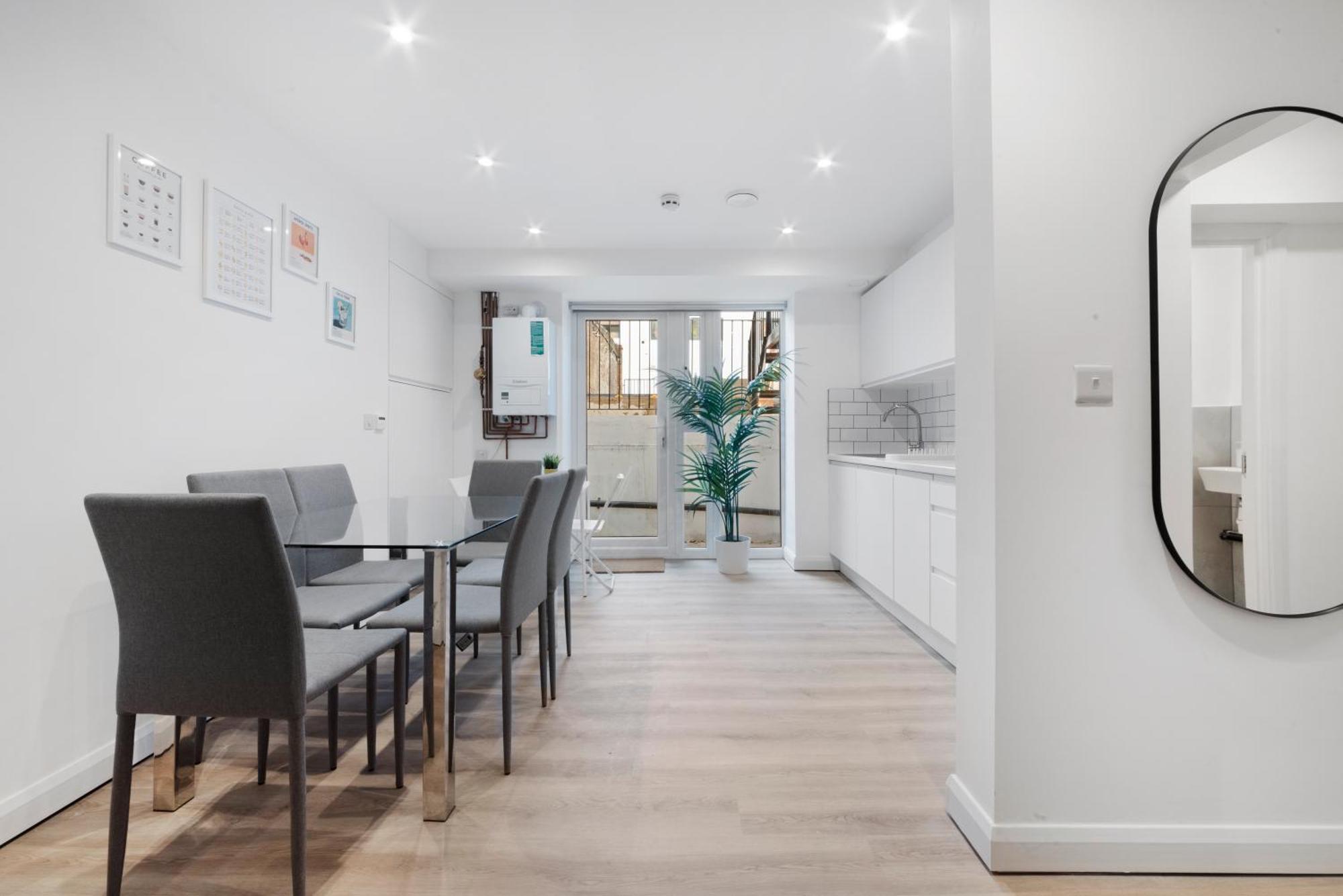 Apartment Flat In Dalston, London