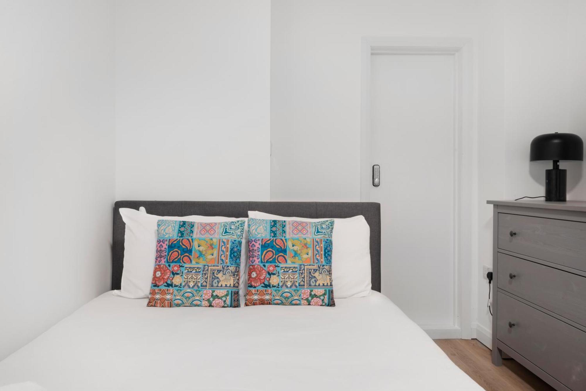 Apartment Flat In Dalston, *