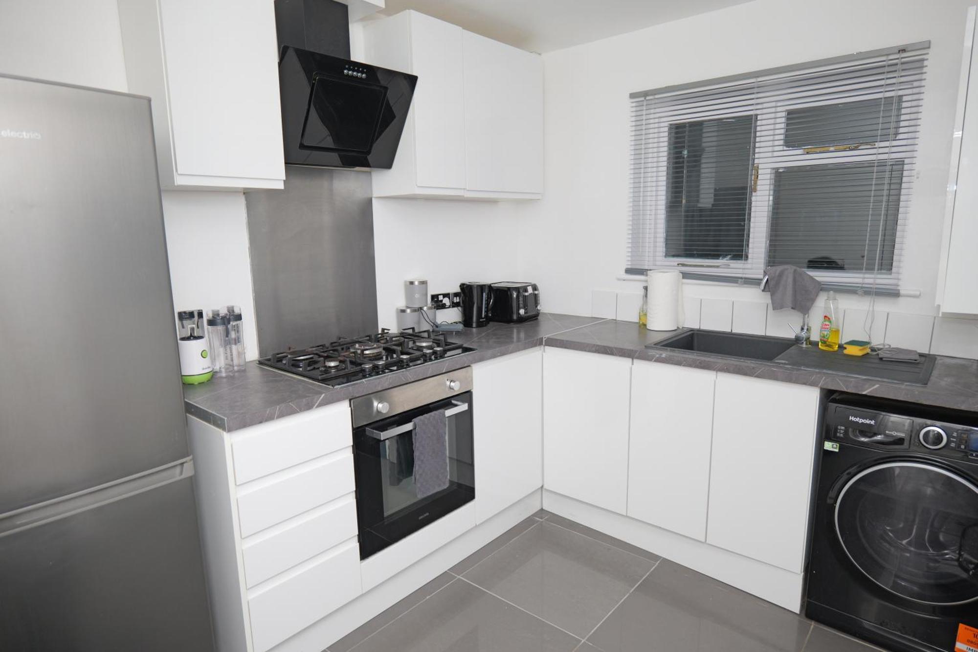 3 Br- King Size Bed, Netflix, Garden Free Parking Apartment