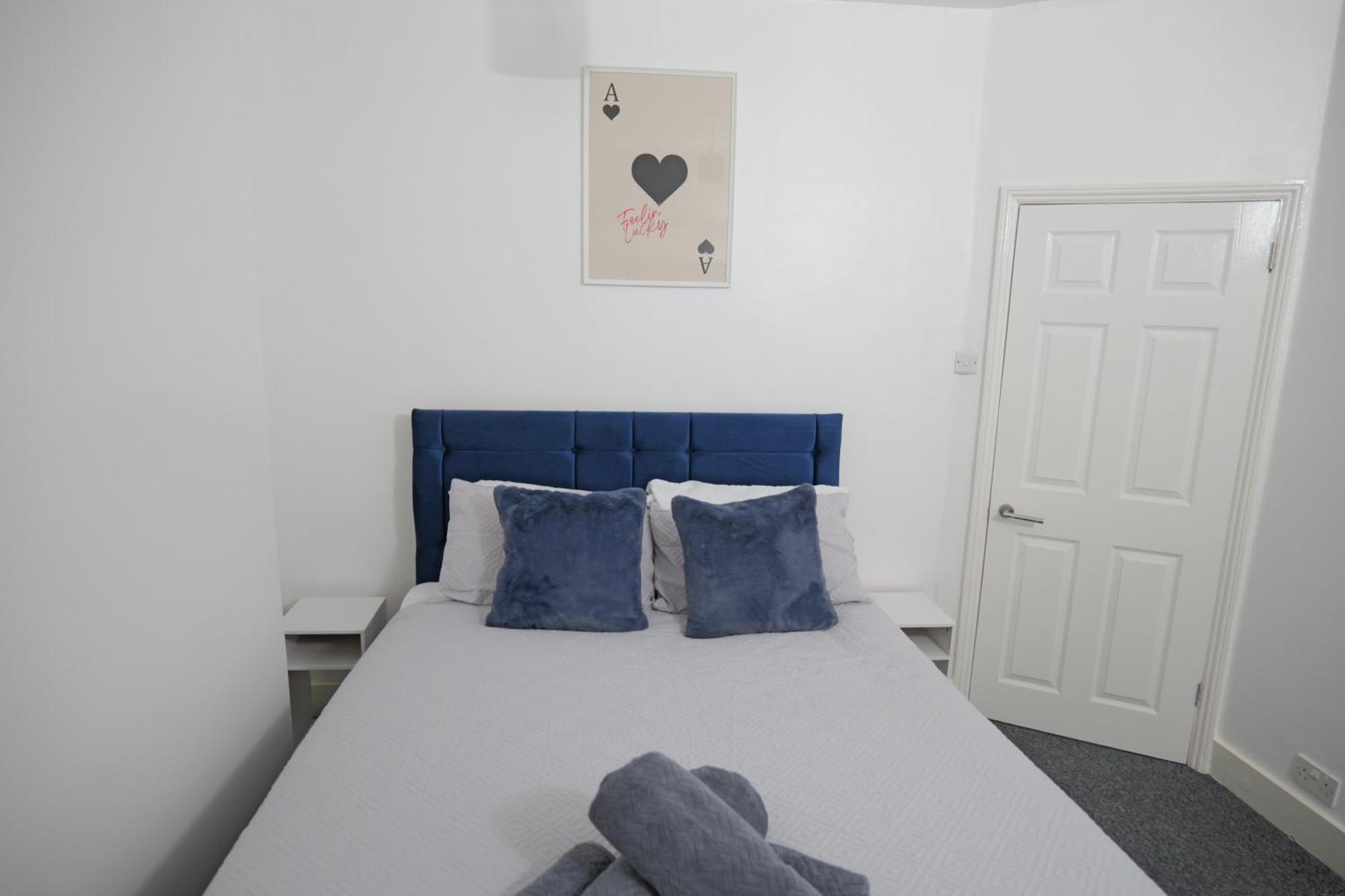 3 Br- King Size Bed, Netflix, Garden Free Parking Apartment *