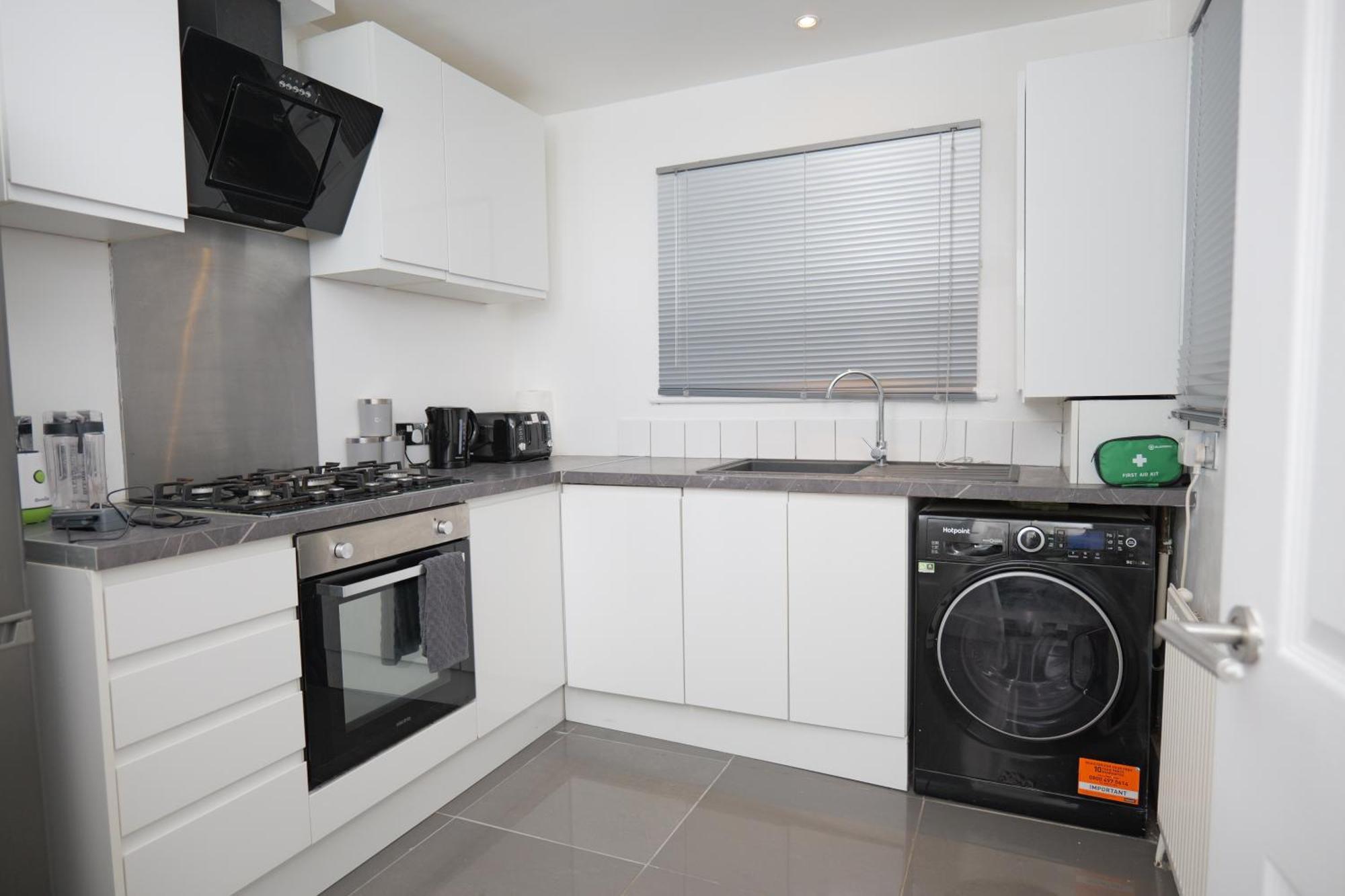 3 Br- King Size Bed, Netflix, Garden Free Parking Apartment London