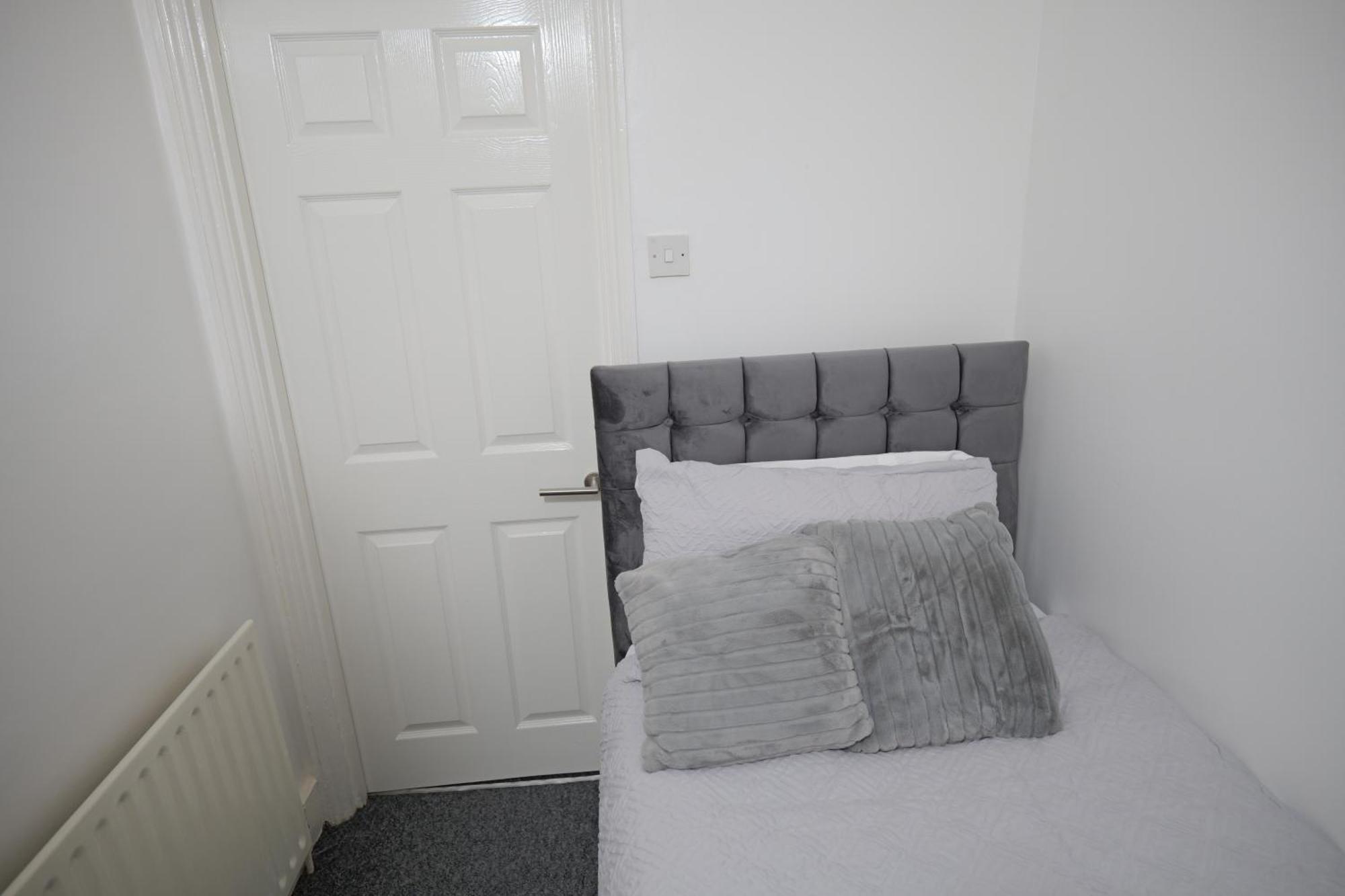 3 Br- King Size Bed, Netflix, Garden Free Parking