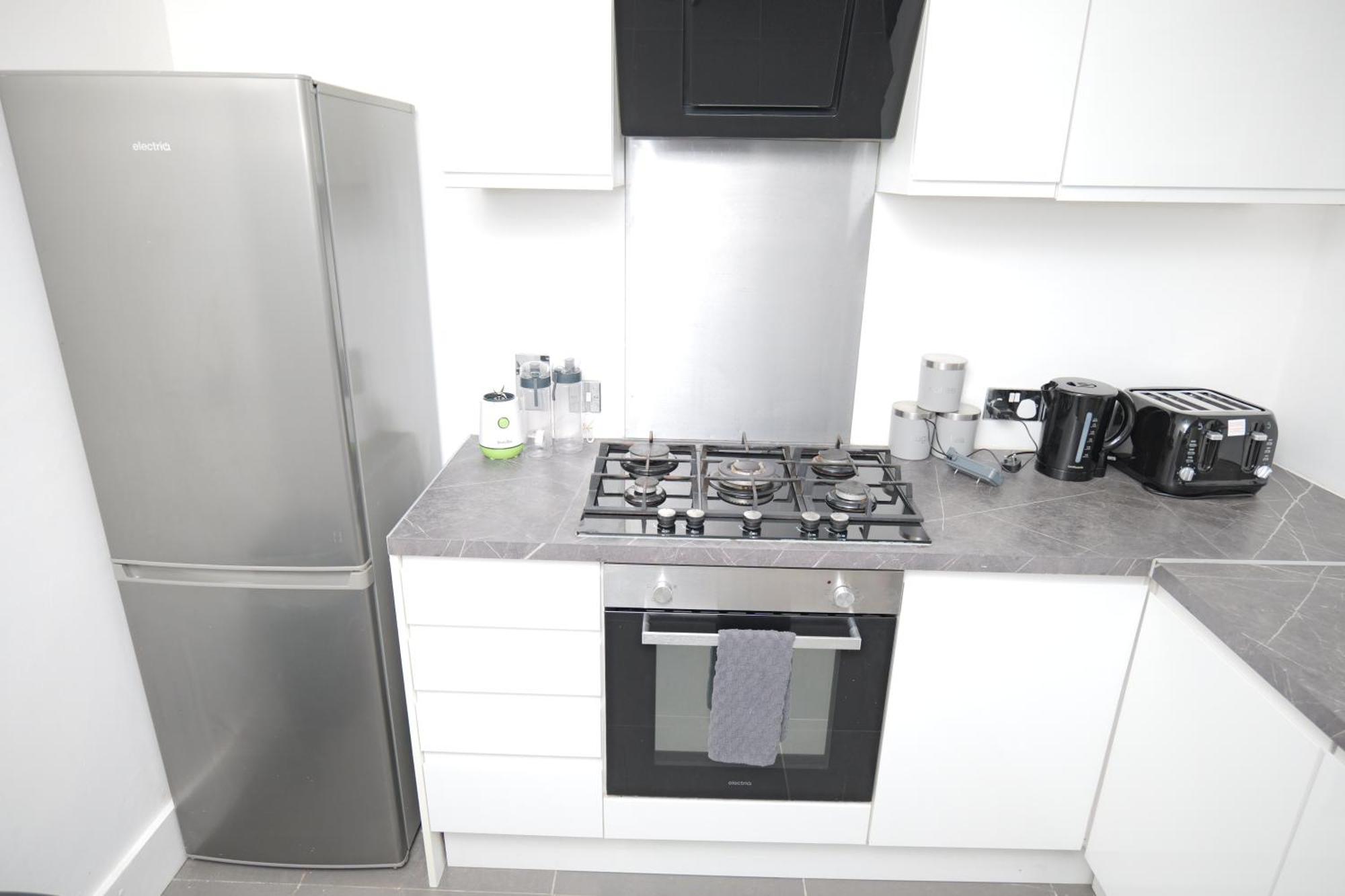 Apartment 3 Br- King Size Bed, Netflix, Garden Free Parking