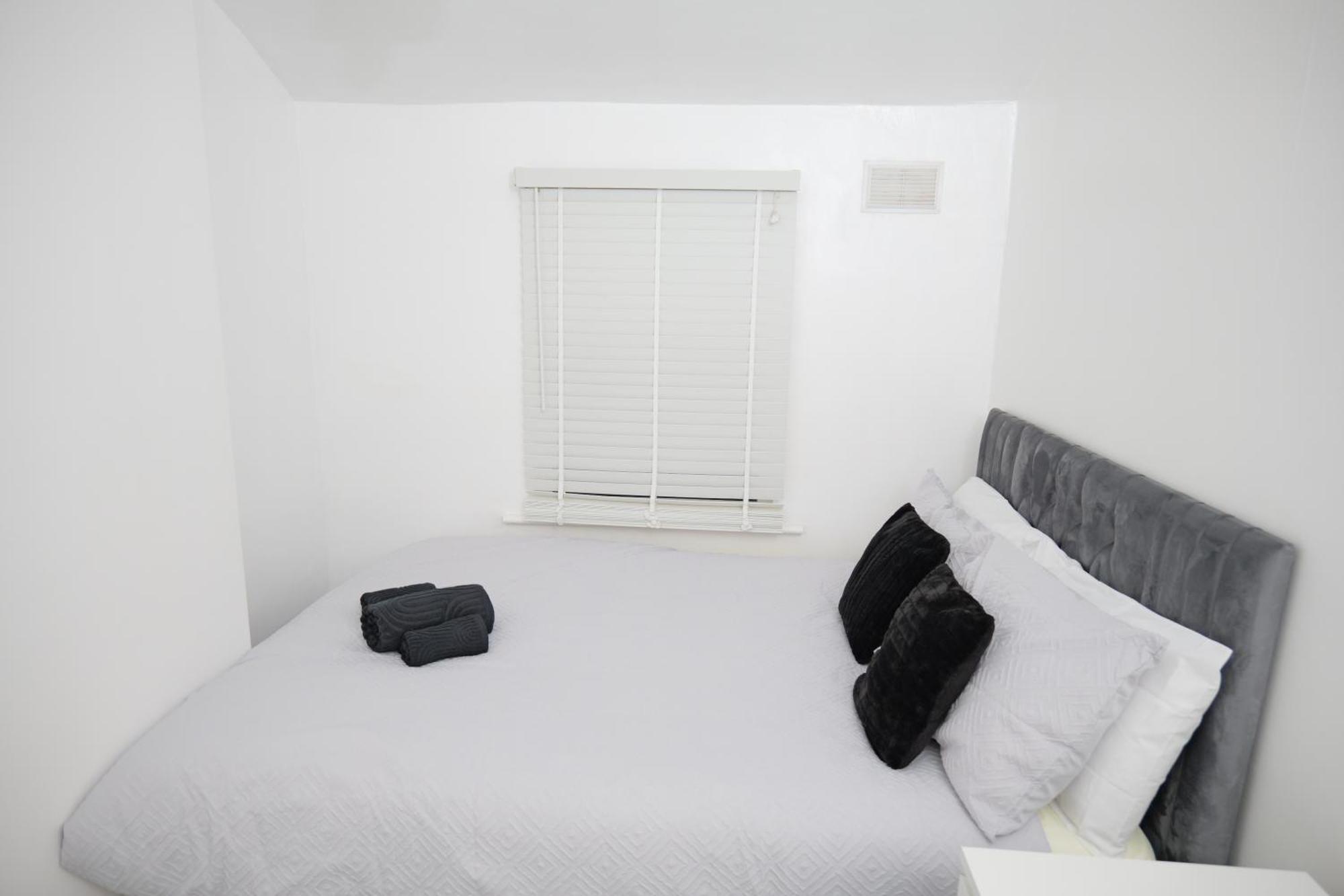 3 Br- King Size Bed, Netflix, Garden Free Parking *