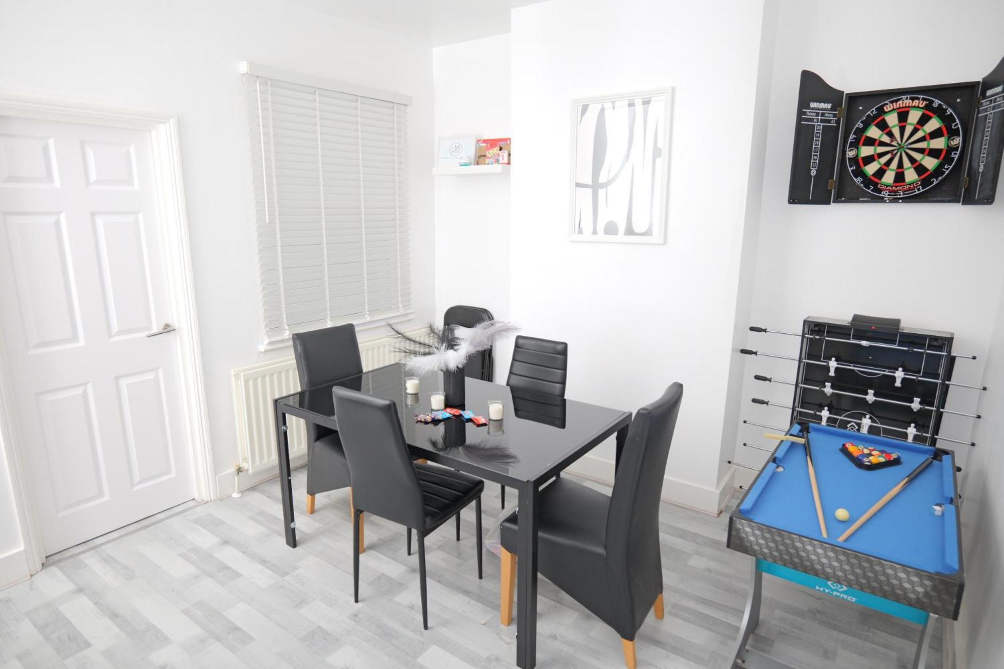 3 Br- King Size Bed, Netflix, Garden Free Parking Apartment