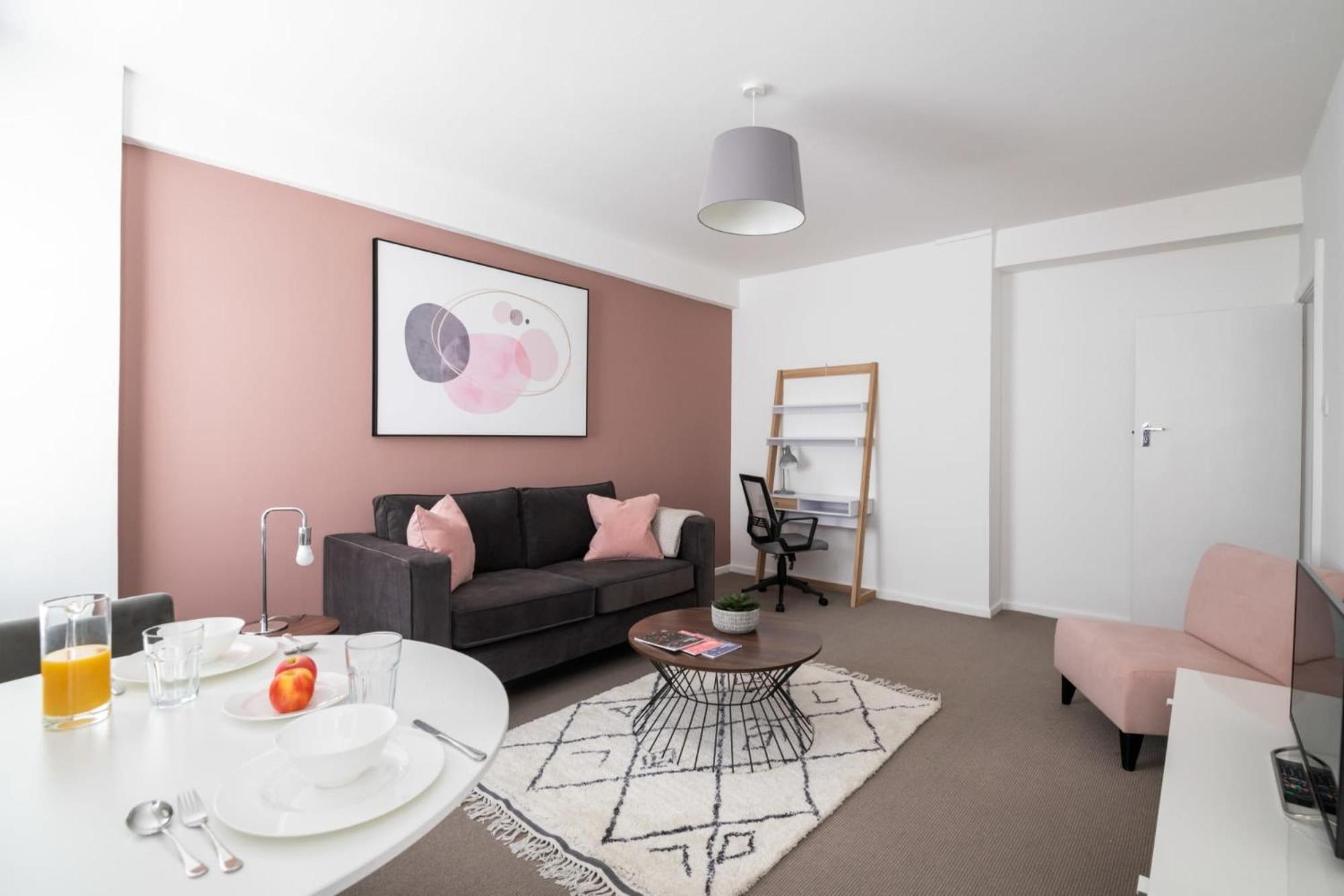Apartment Dolphin House - Serviced Living In