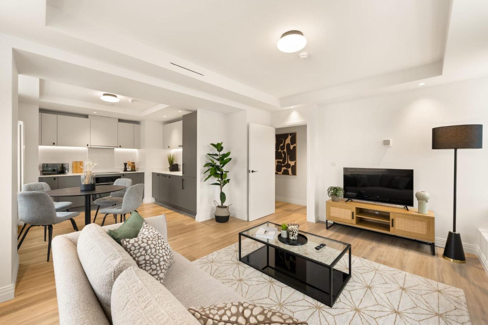 Dolphin House - Serviced Living In * London
