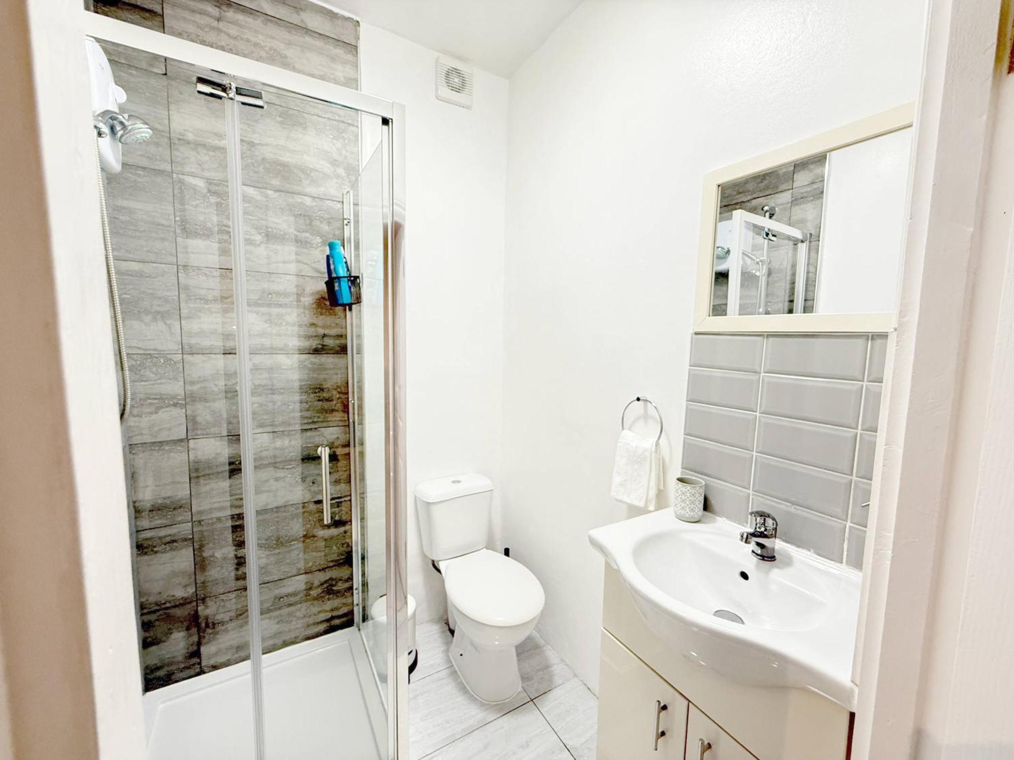 Abodess Near Wembley - 2bdr With Free Parking London