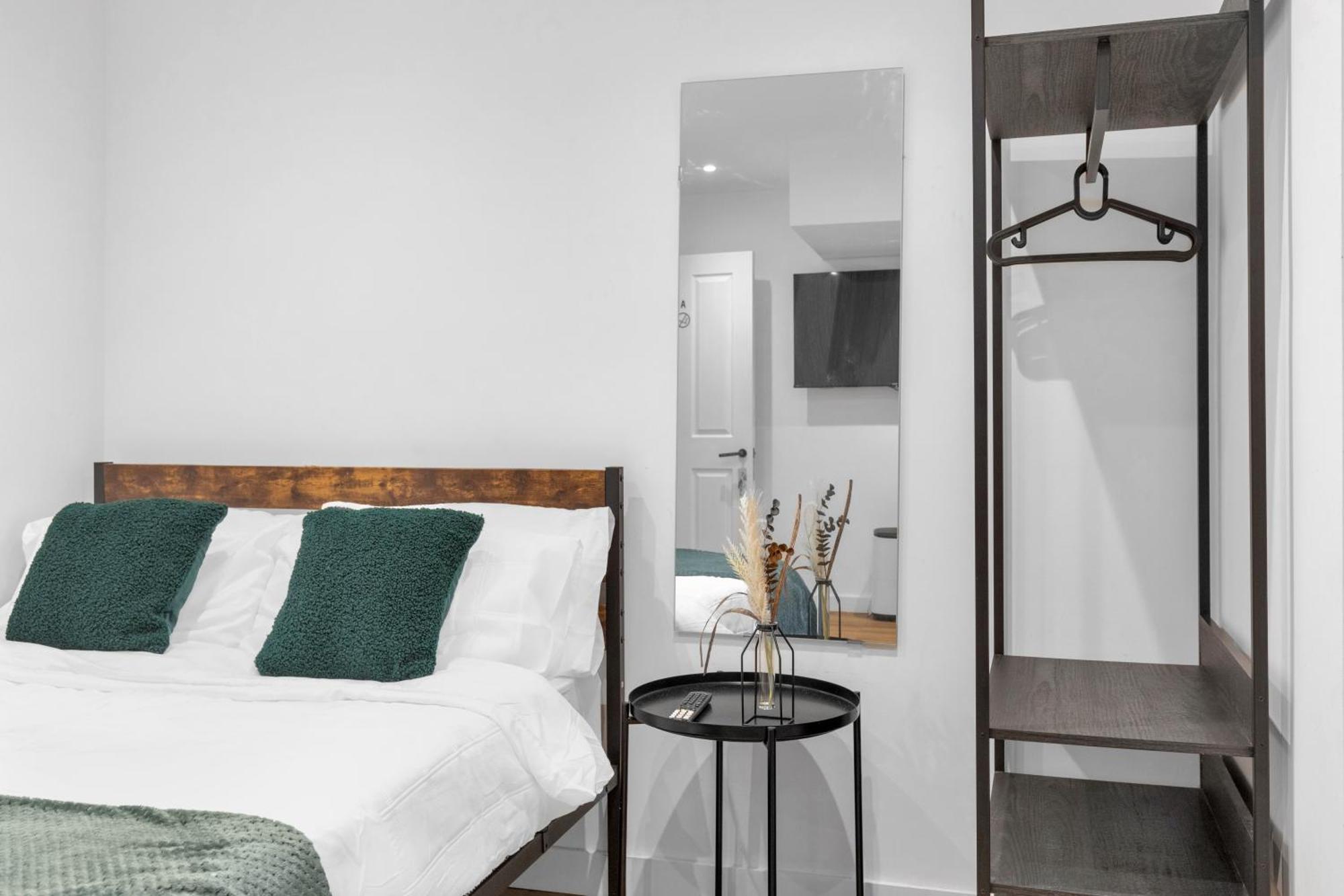 Gasthof Kensington With Private Bathroom & Garden