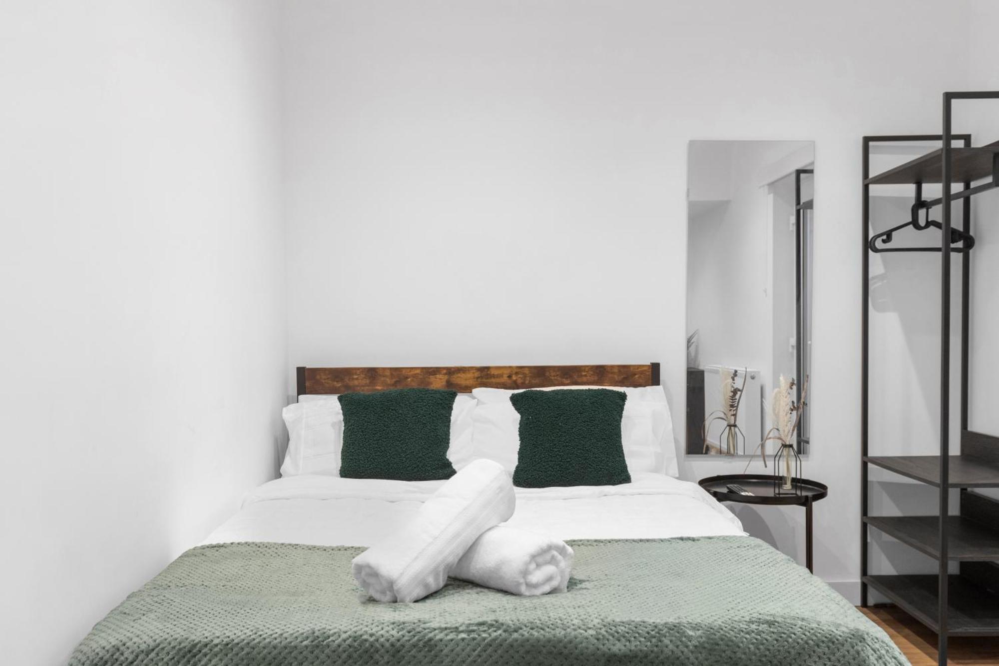 Kensington With Private Bathroom & Garden * London