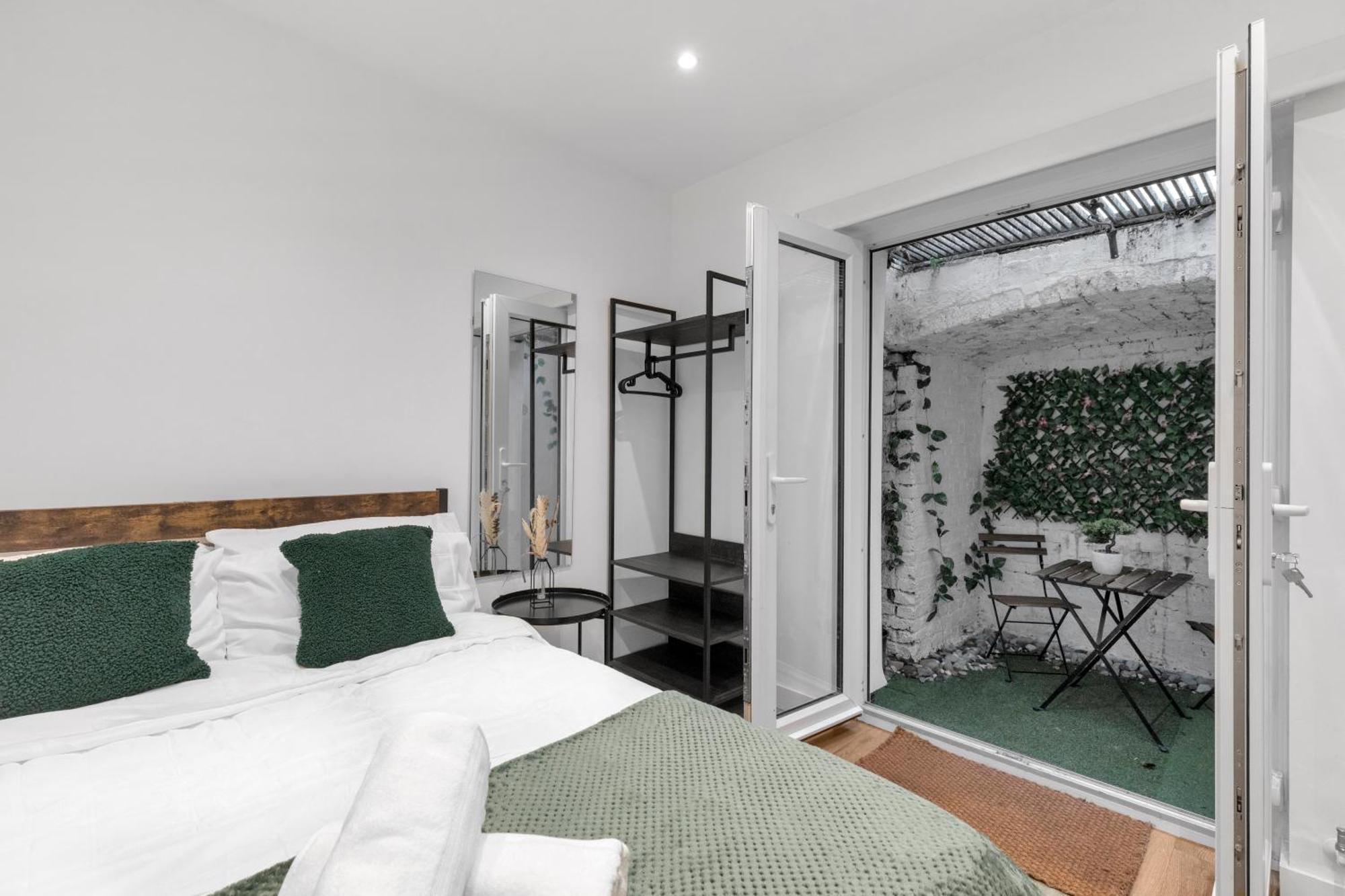Kensington With Private Bathroom & Garden * London