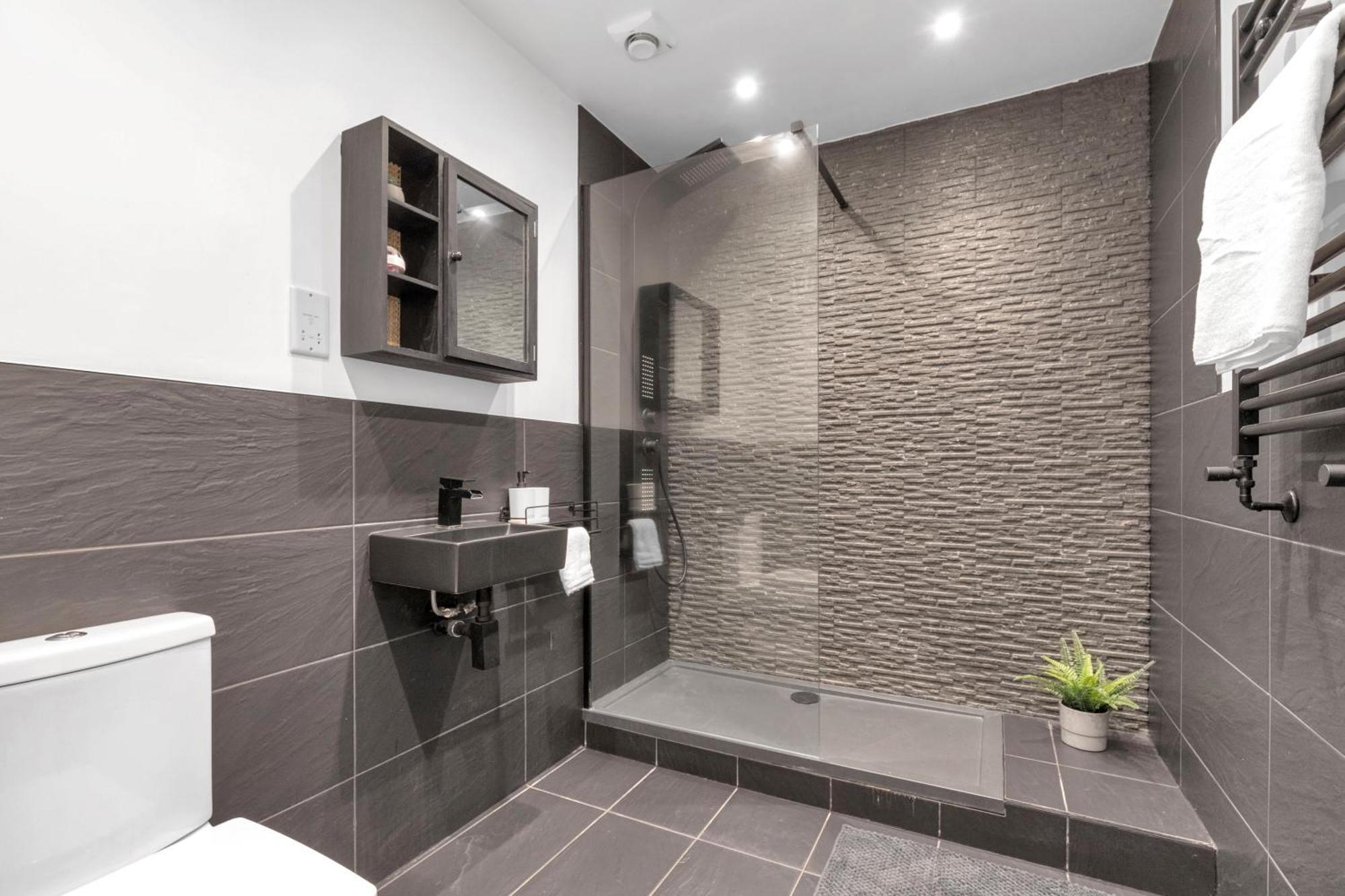 Kensington With Private Bathroom & Garden London