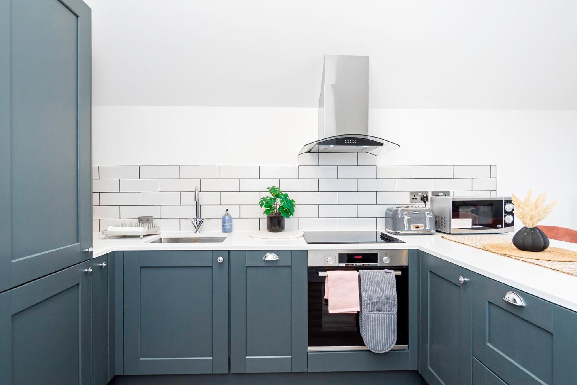 Superb Floor 1-bedroom Flat With Charming Two Balconies London