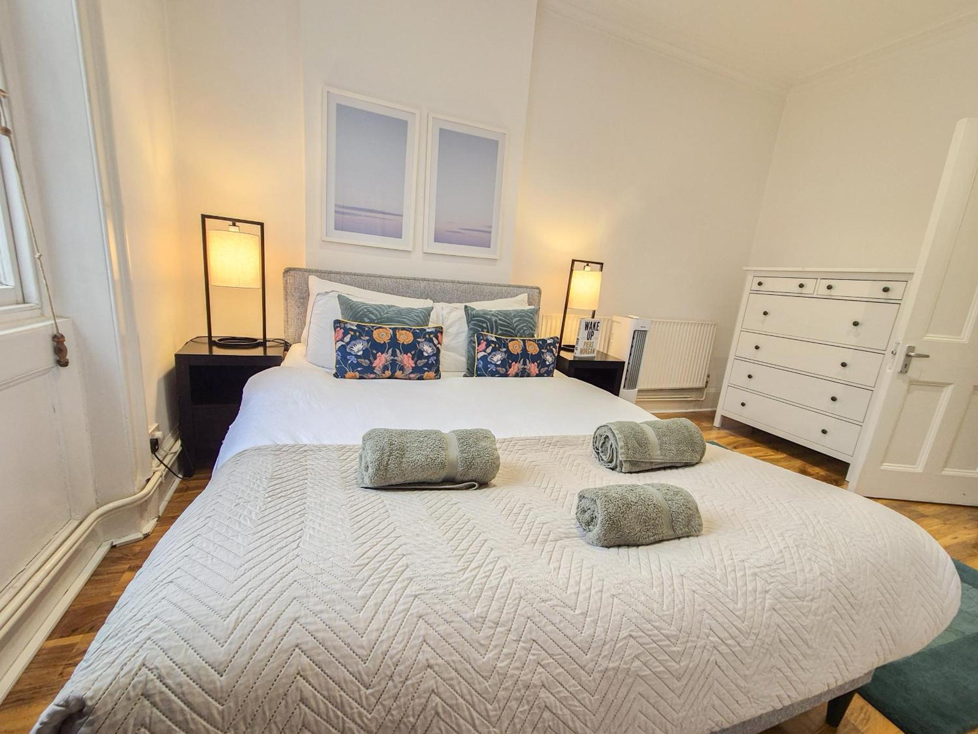 Apartment Stylish 2-bedroom Near Abbey Road, Maida Vale London