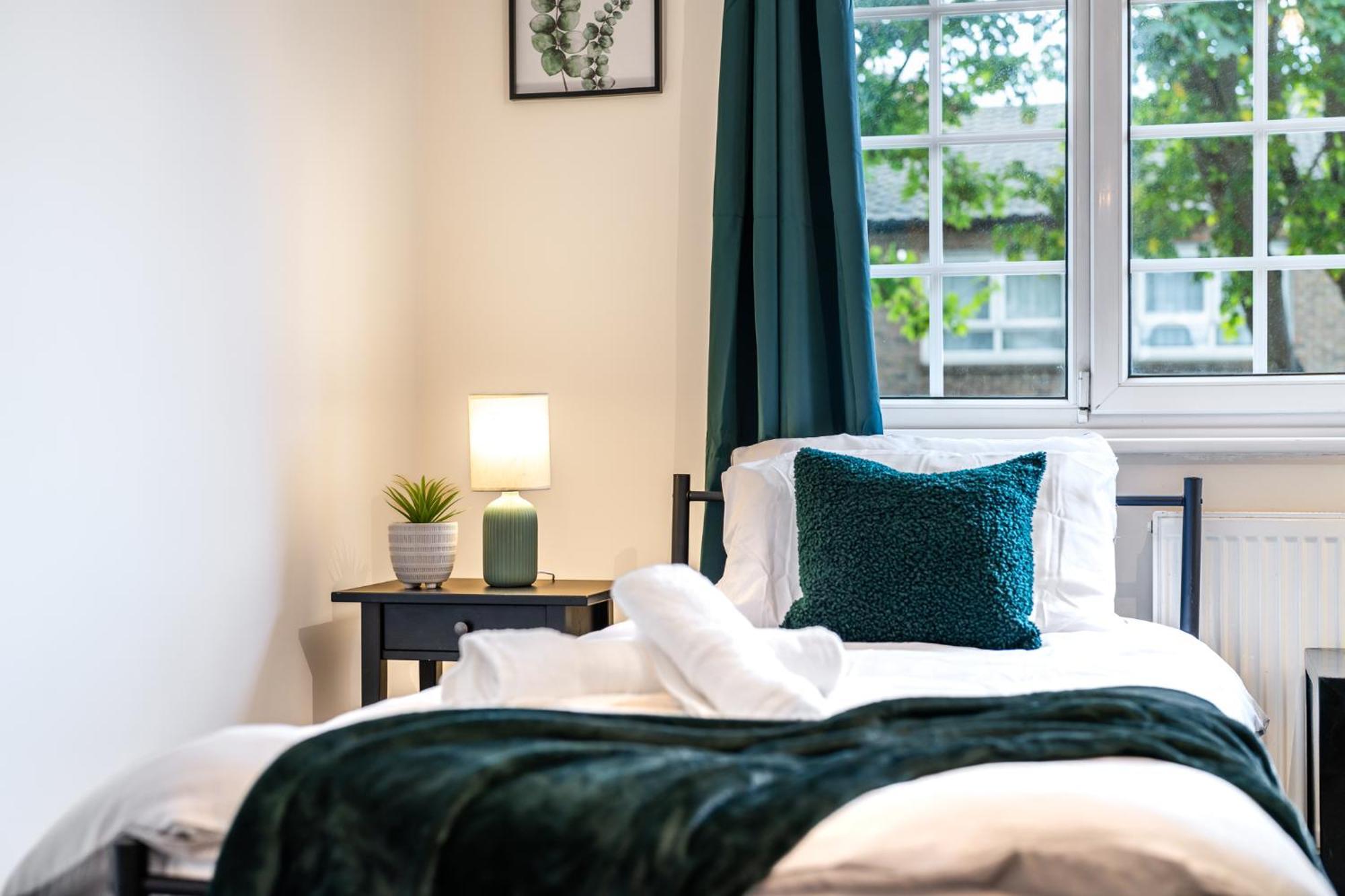 Wilkinsons Home-free Parking, Perfect For Contractors & Weekend Getaways, Near Airport & Excel Holiday home