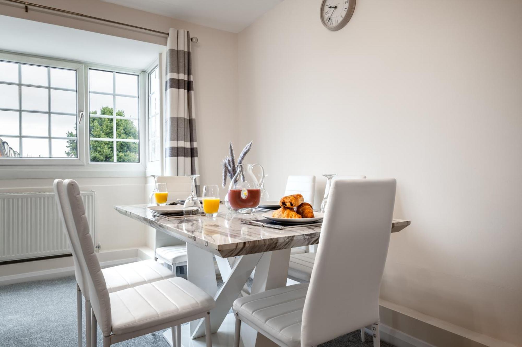 Holiday home Wilkinsons Home-free Parking, Perfect For Contractors & Weekend Getaways, Near Airport & Excel London
