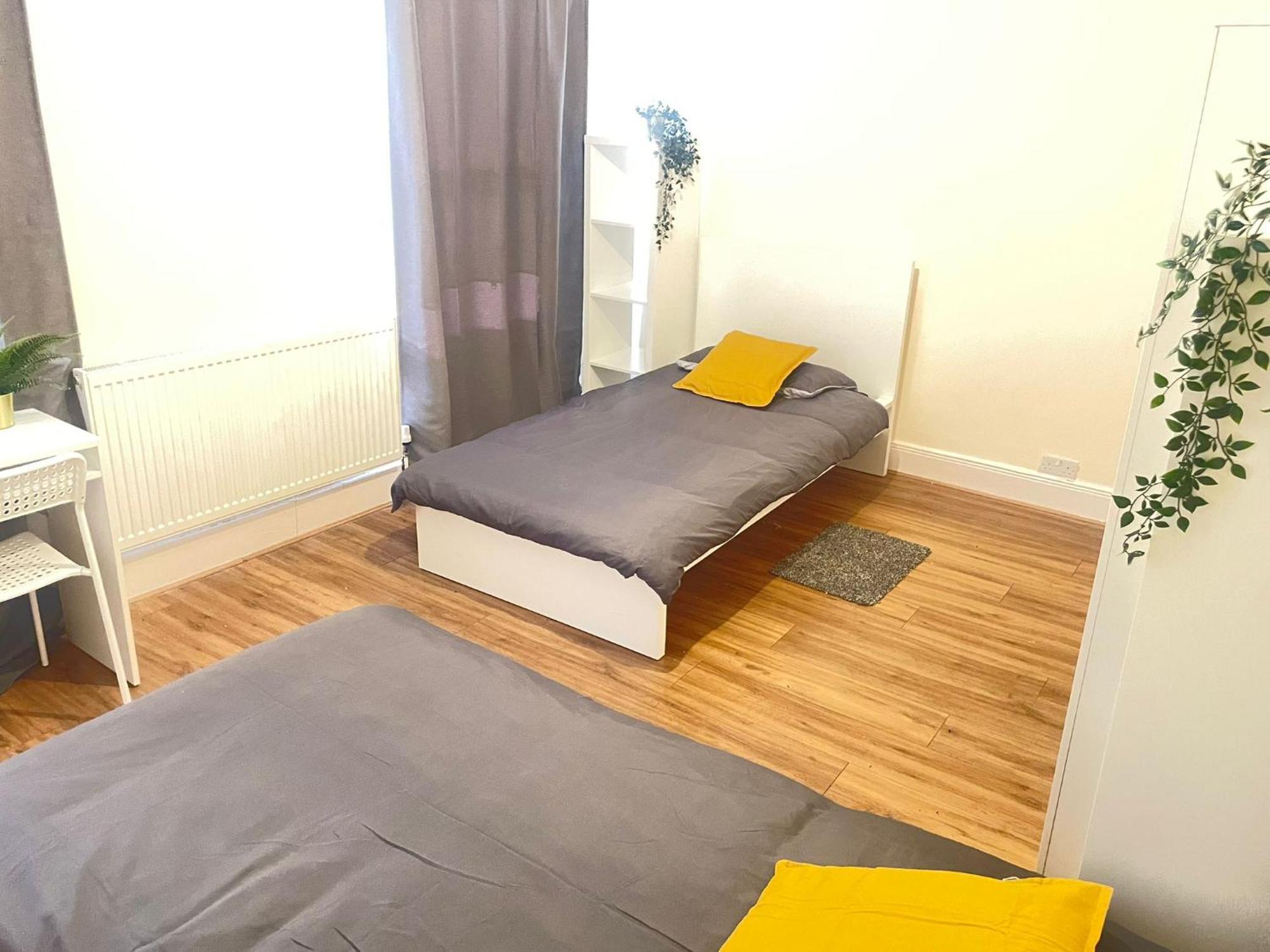 Nunhead 5mins Walk To Metro Hostel *
