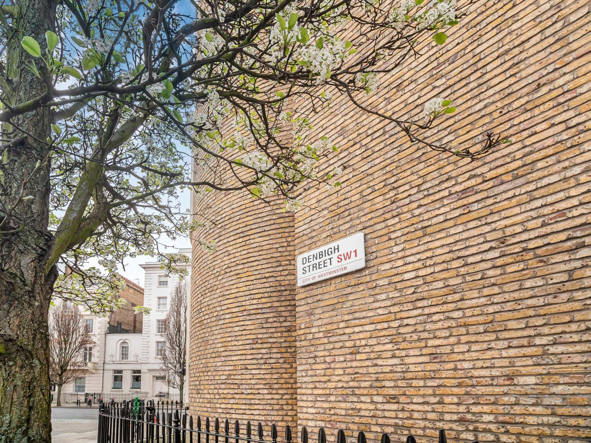 Chic & Cosy Flat With Terrace, 5-min Walk To Pimlico Tube, Pet-friendly *