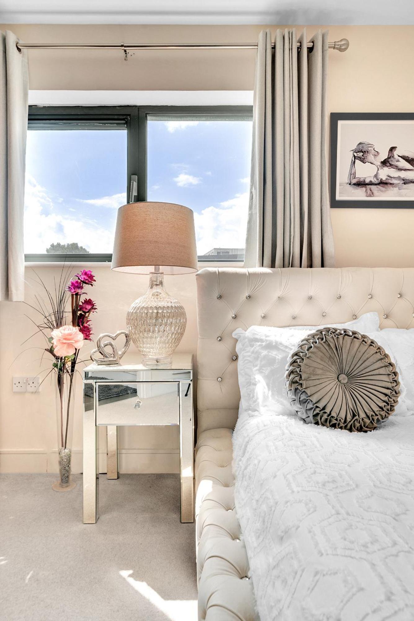 Luxury 2 Bedroom 2 Bathroom - Prime Location In Tower Bridge Bridge Apartment