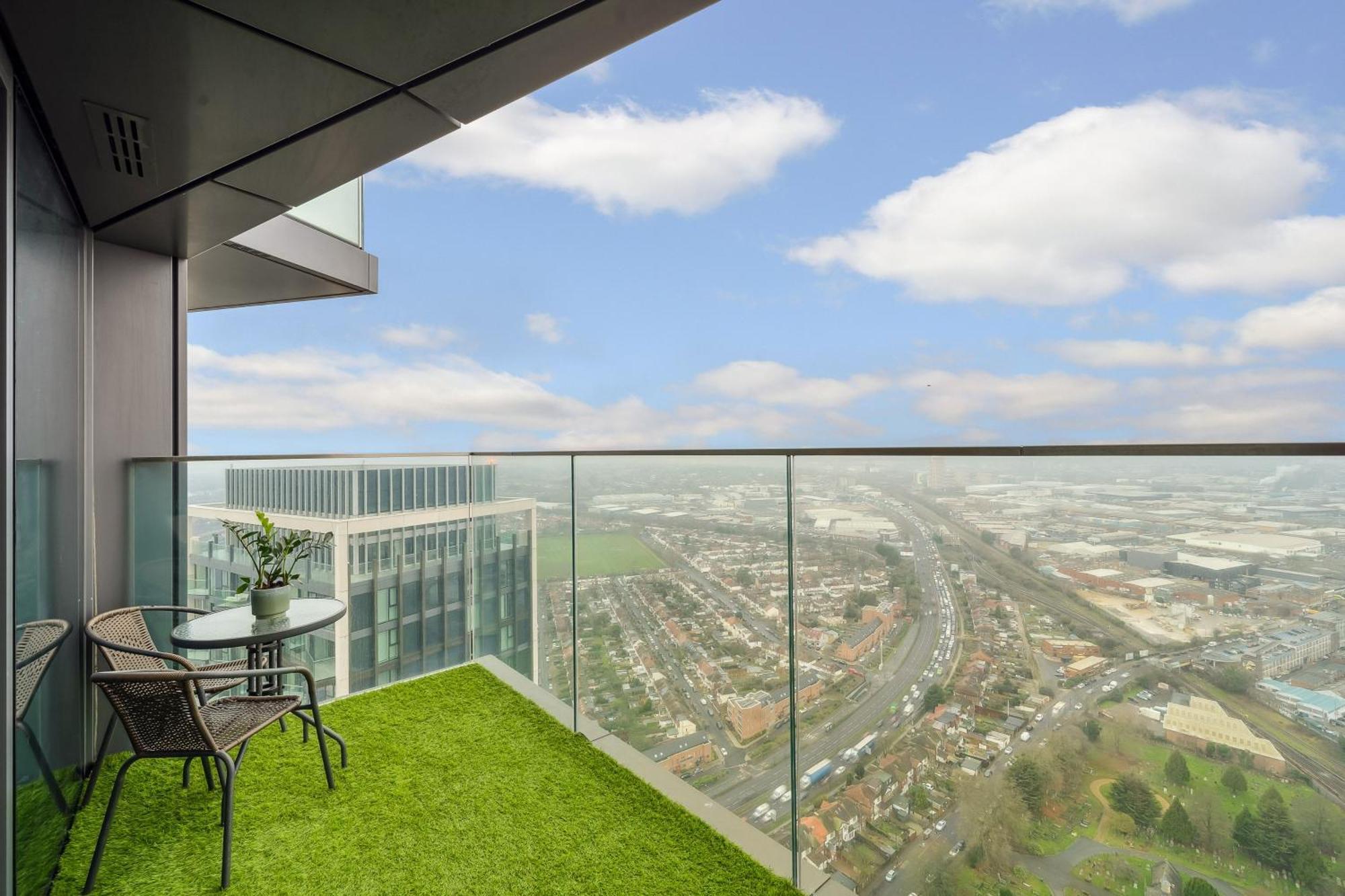 Modern Room, Scenic View, Fast Wi-fi, Balcony *