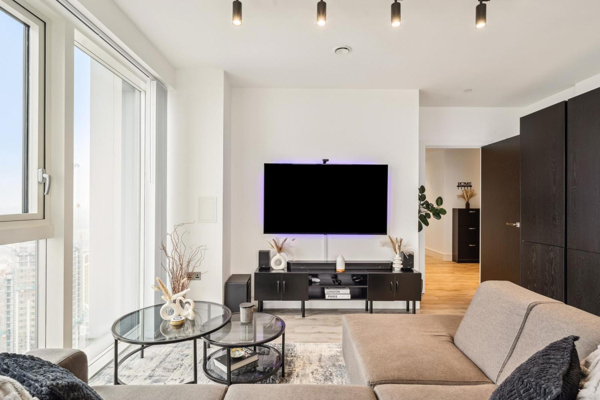 Modern Room, Scenic View, Fast Wi-fi, Balcony