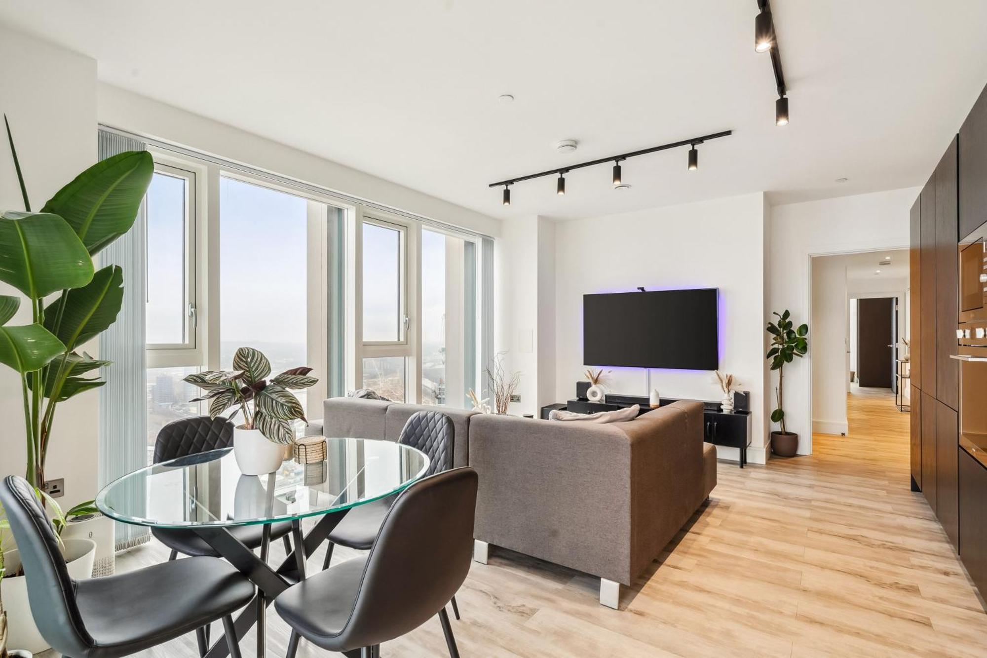 Modern Room, Scenic View, Fast Wi-fi, Balcony