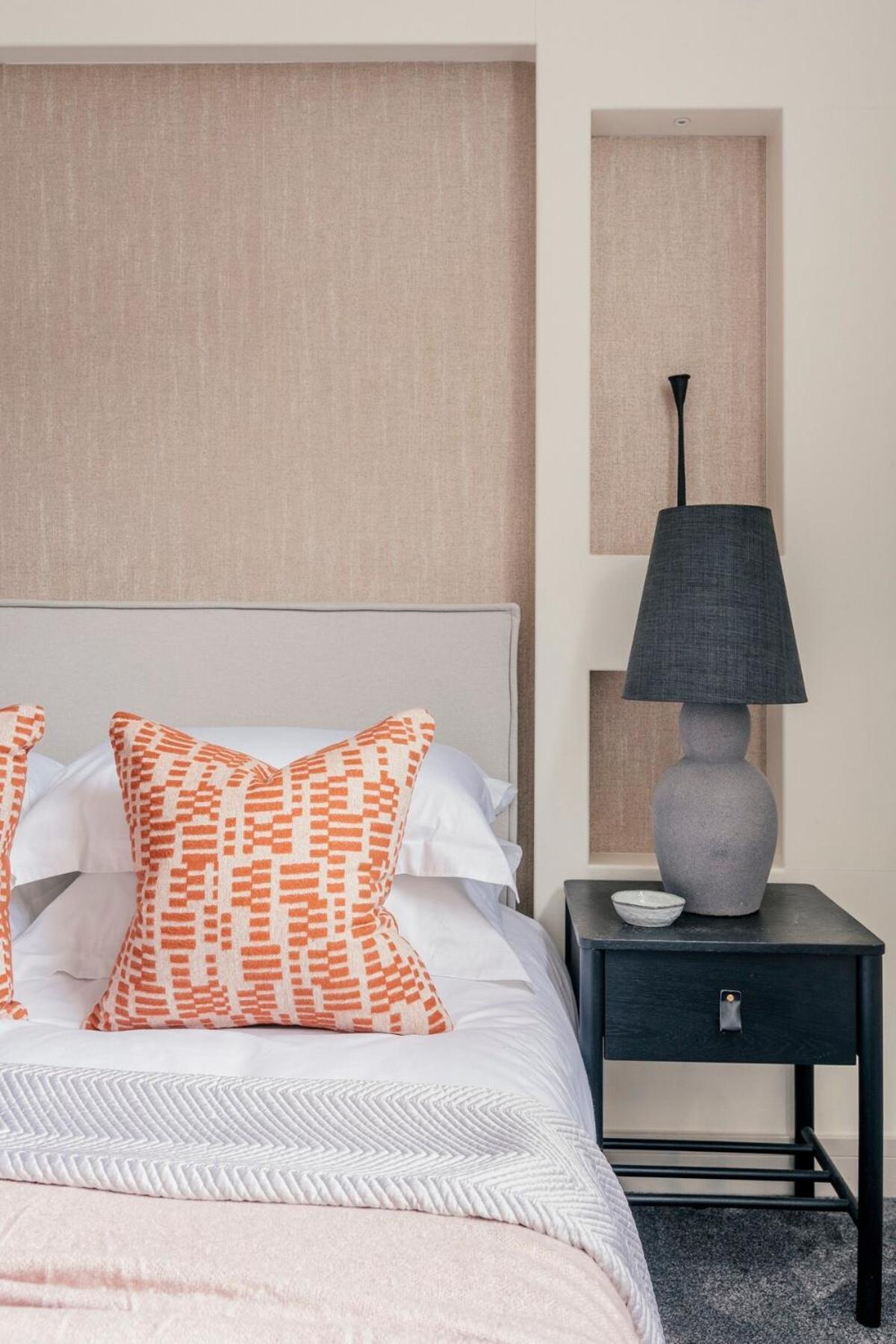 Dorothy - Two Bed & Roof Terrace - Battersea Apartment London