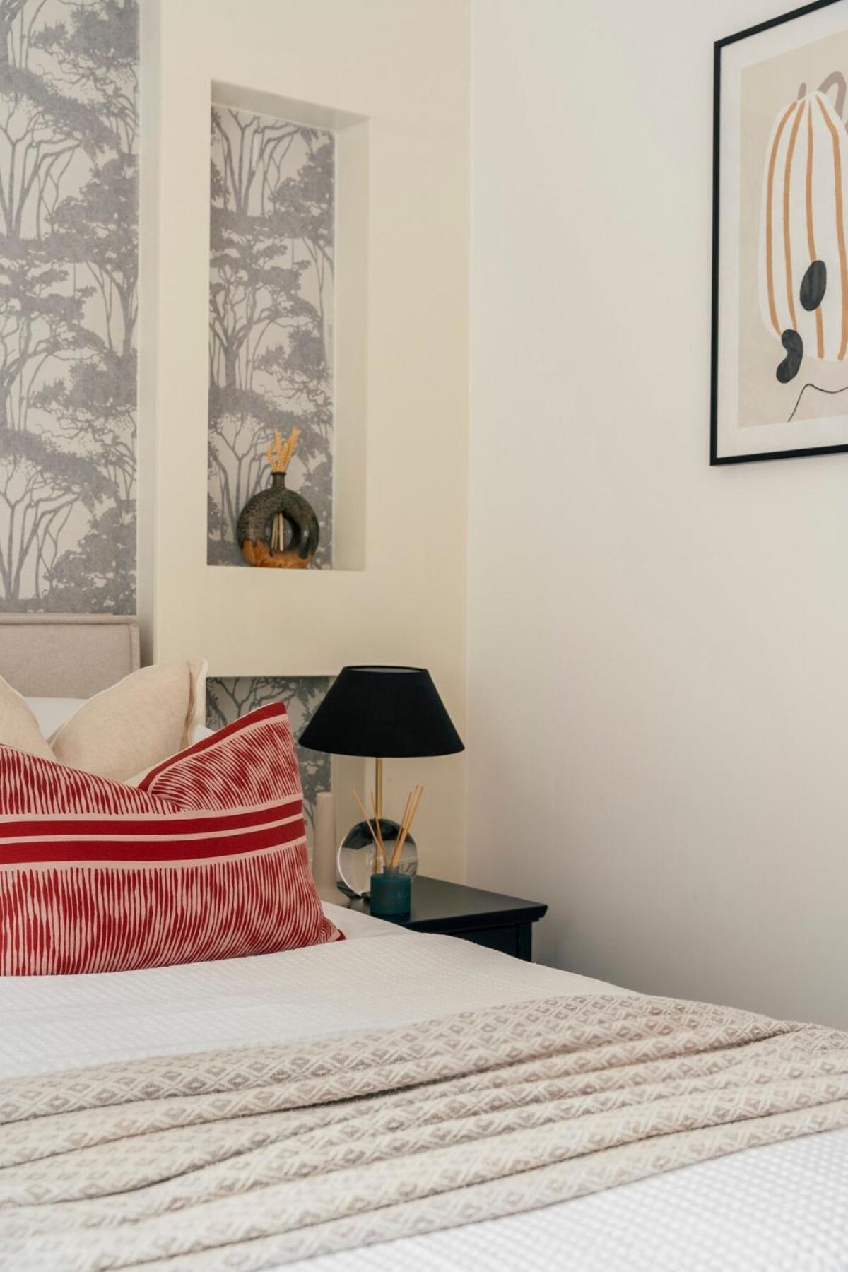 Dorothy - 3 Bed Ground Floor & Garden - Battersea Apartment London