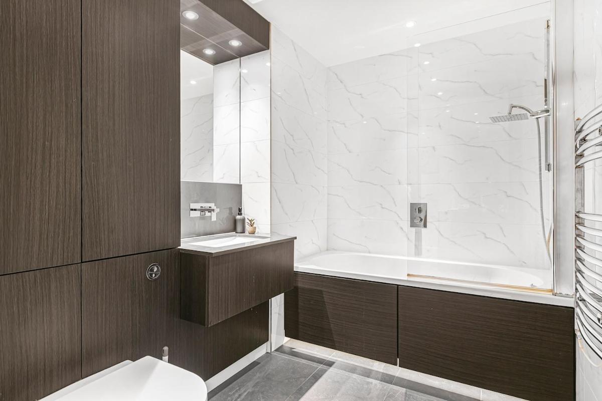 Chic Manhattan Retreat *