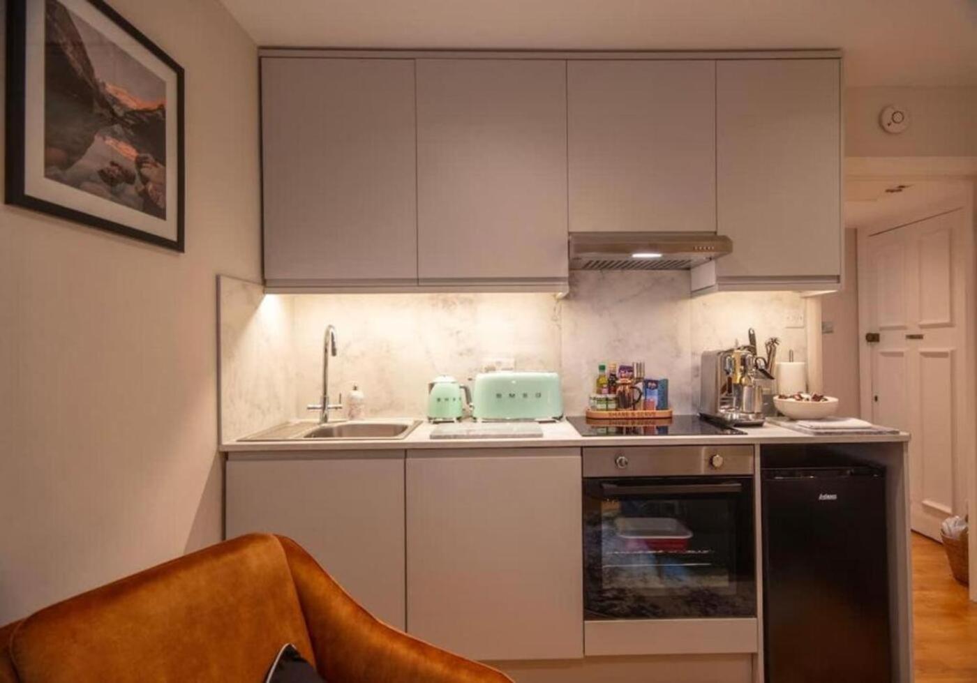 Apartment Chelsea One Bed Mins From Kings Road *