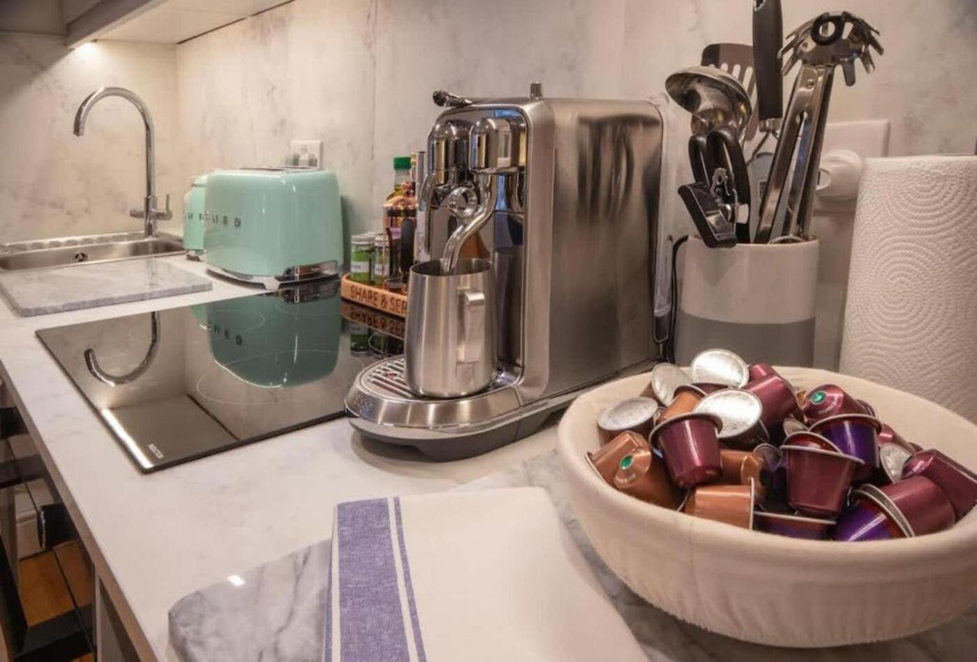 Chelsea One Bed Mins From Kings Road *