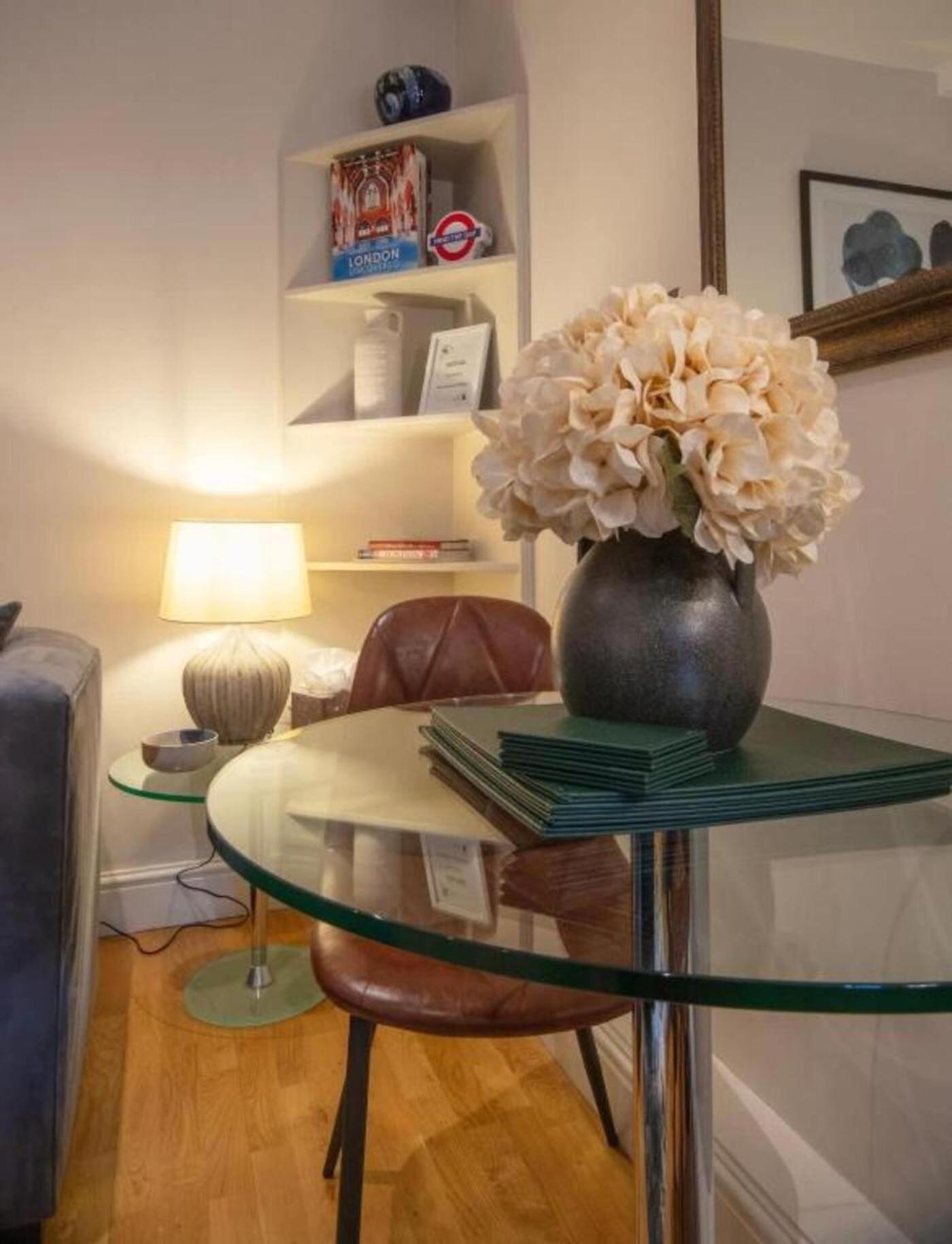 Chelsea One Bed Mins From Kings Road Apartment
