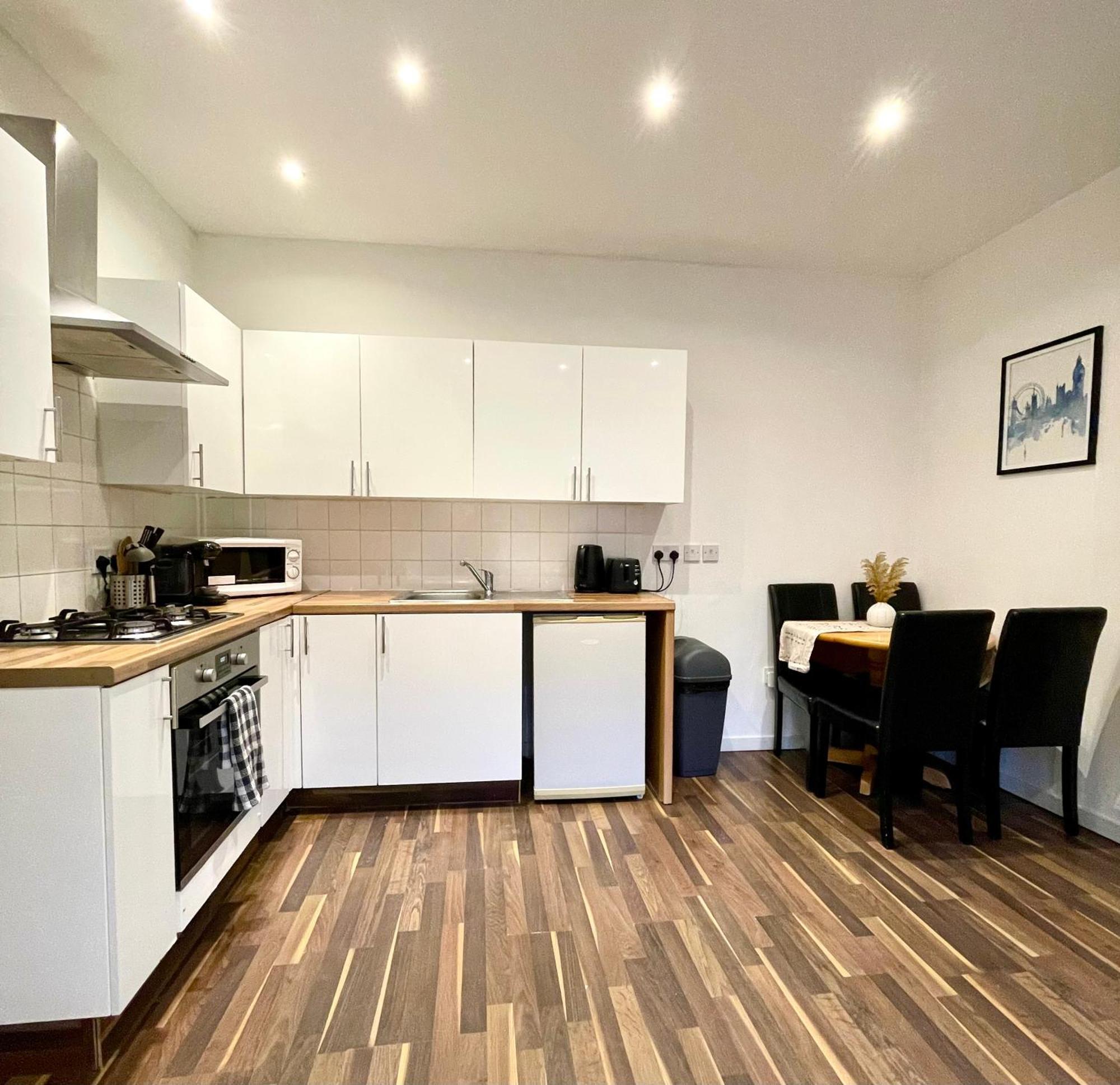 A Fantastic One Double Bedroom Flat * Londen