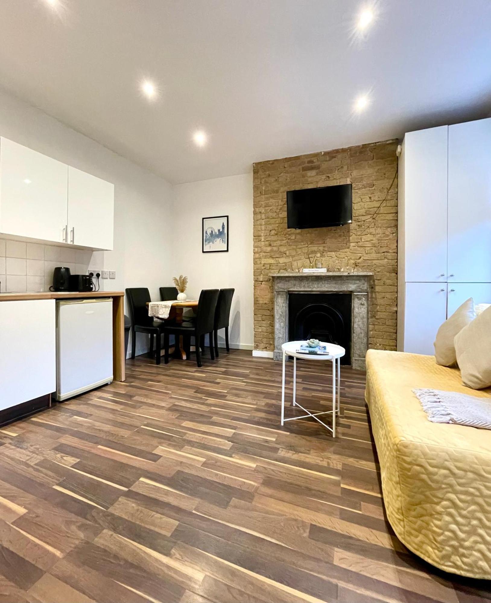 A Fantastic One Double Bedroom Flat * Londen
