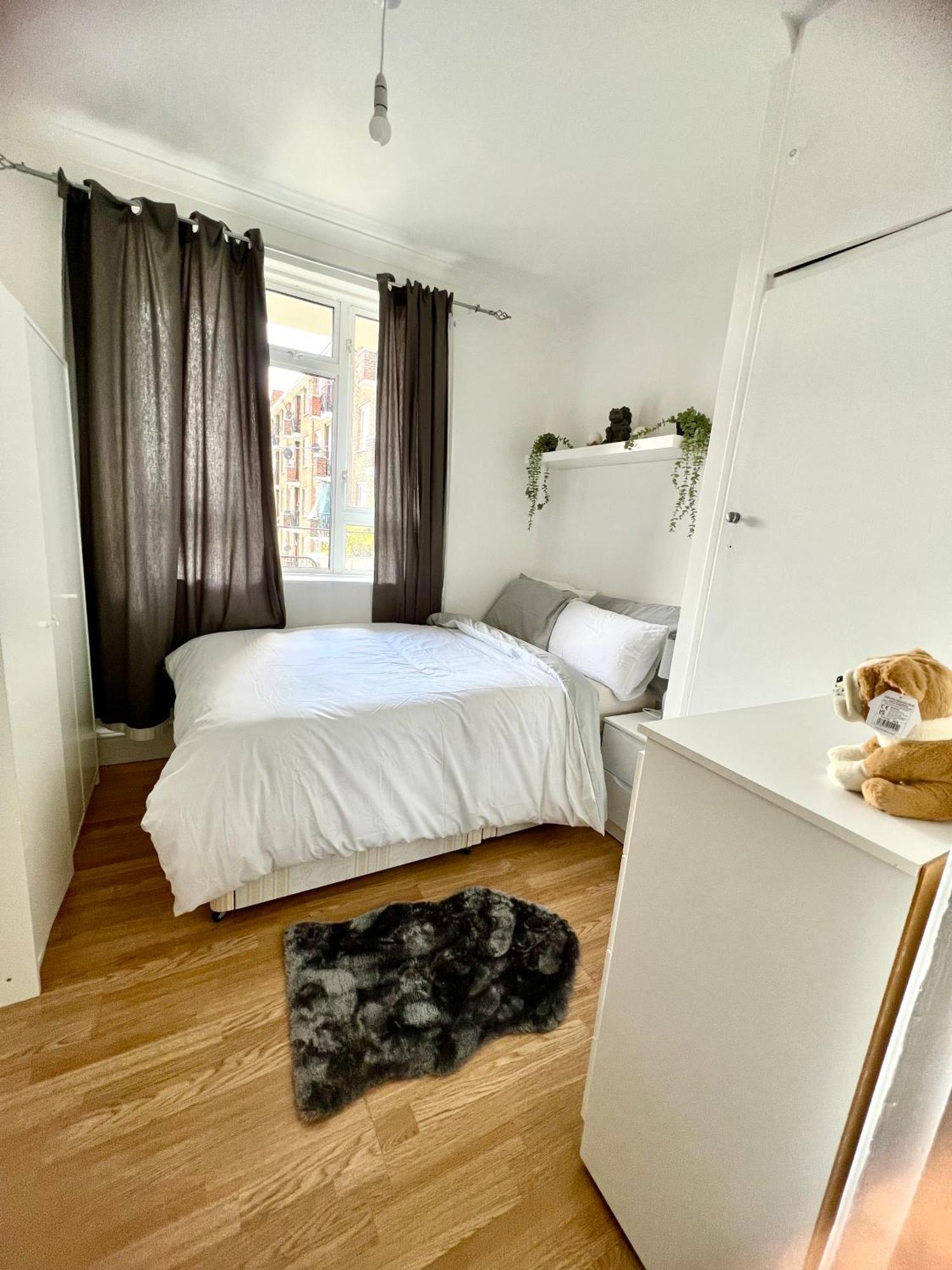 A Small Double Near The Homestay London