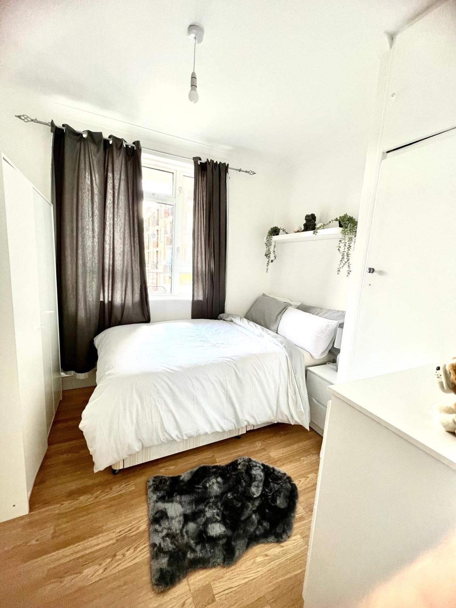 A Small Double Near The Homestay *