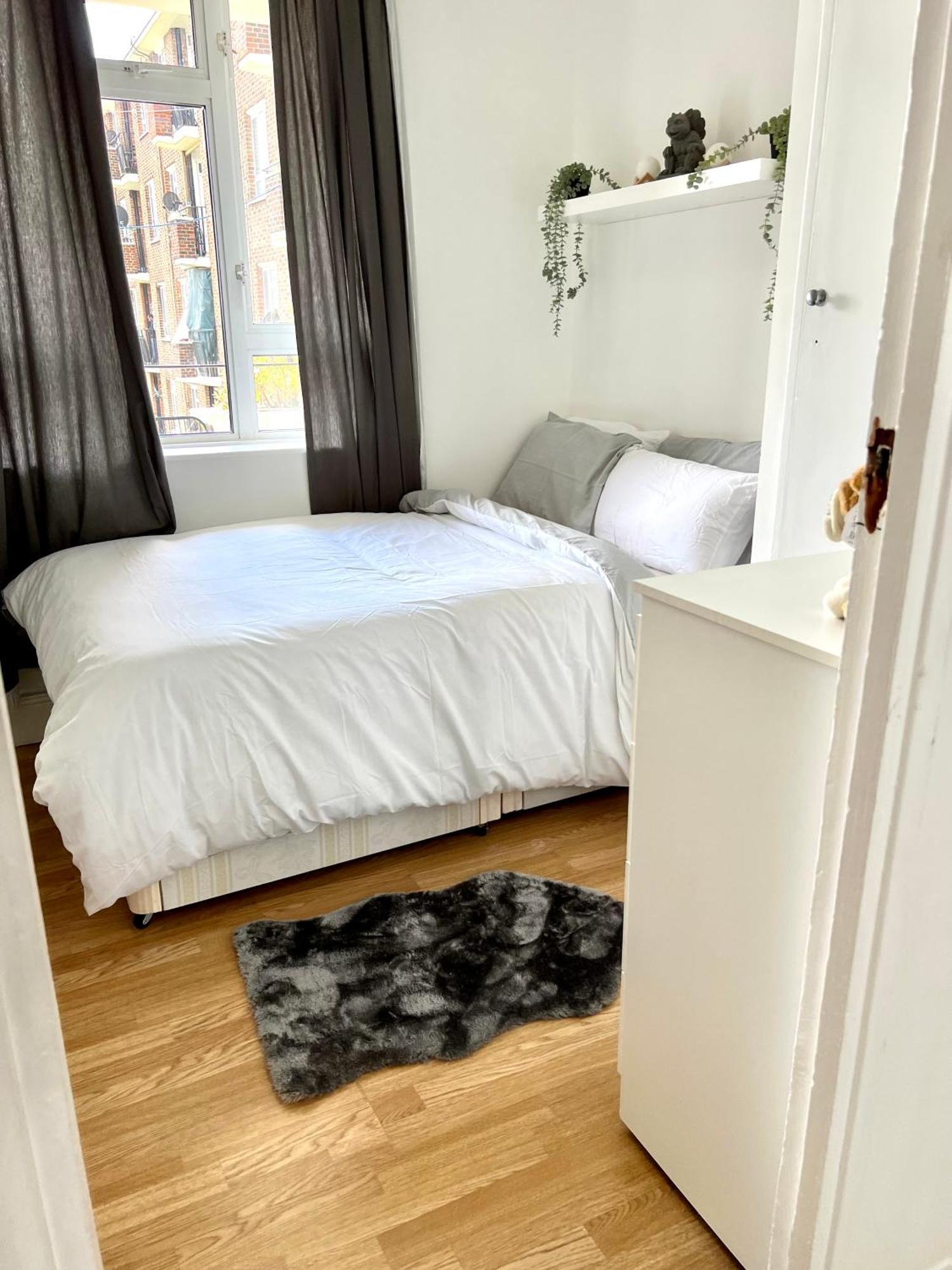 A Small Double Near The Homestay London