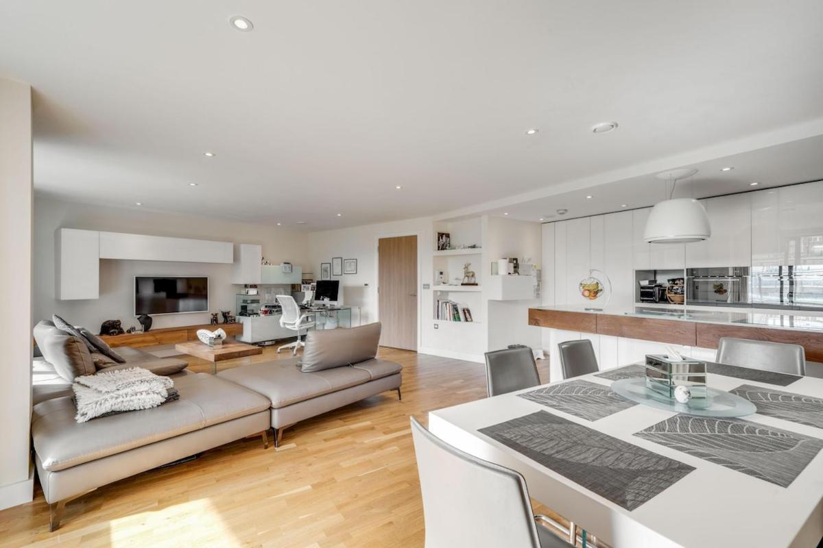 New 3 Bedroom Near Tower Bridge Apartment London