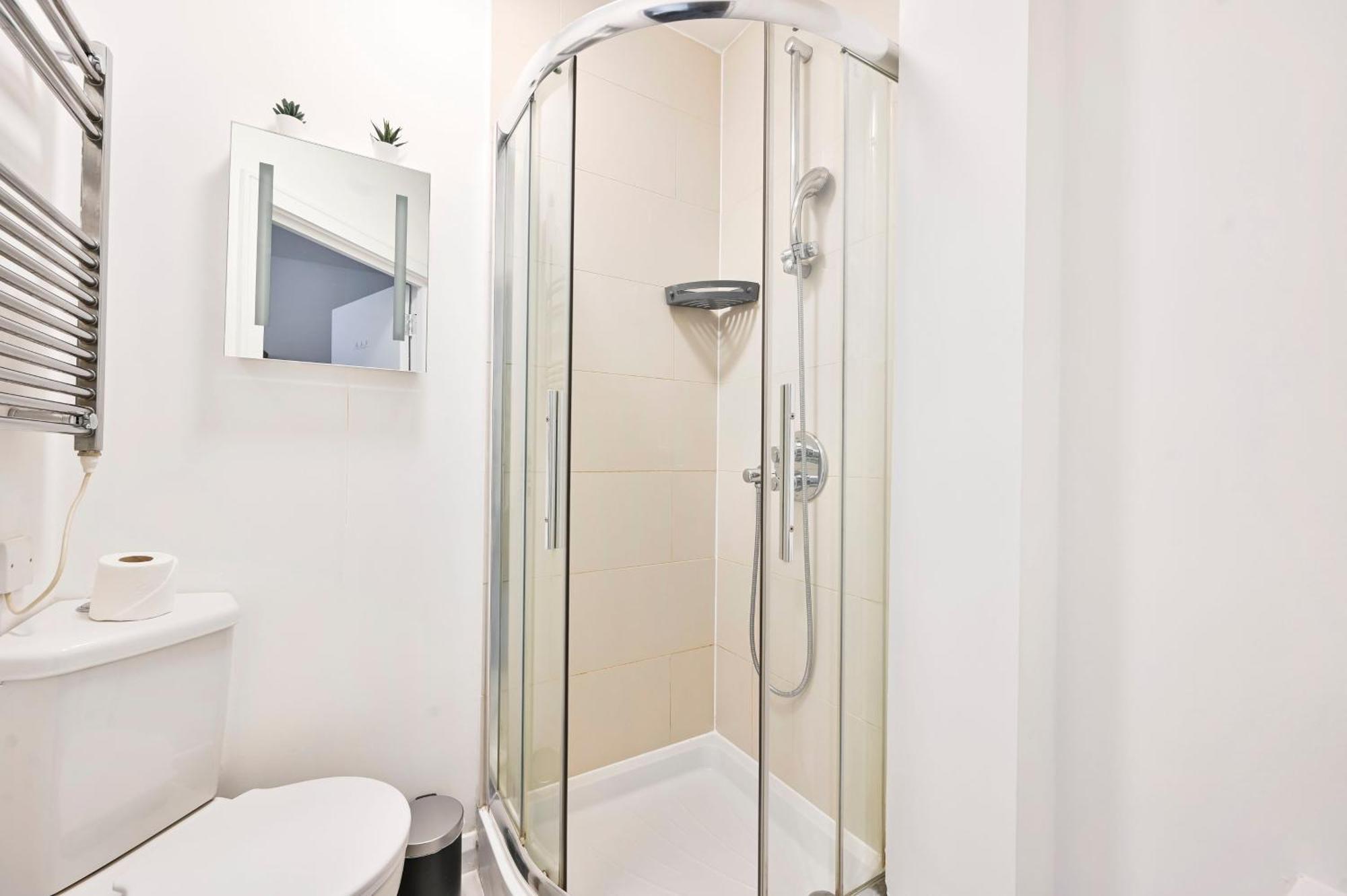 Lovely 2 Bed Tower Bridge Sleeps 6