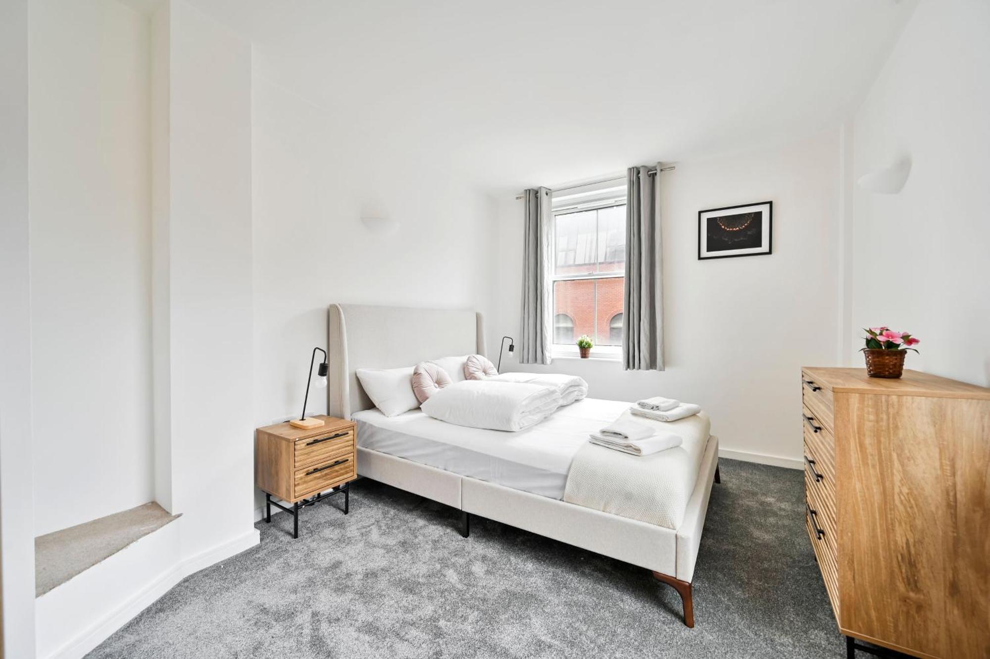 Lovely 2 Bed Tower Bridge Sleeps 6