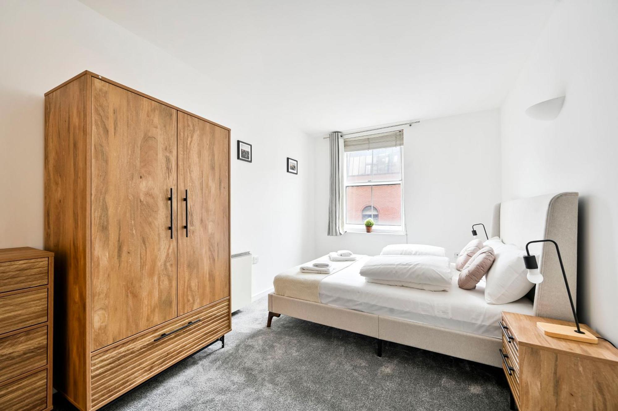 Lovely 2 Bed Tower Bridge Sleeps 6 London