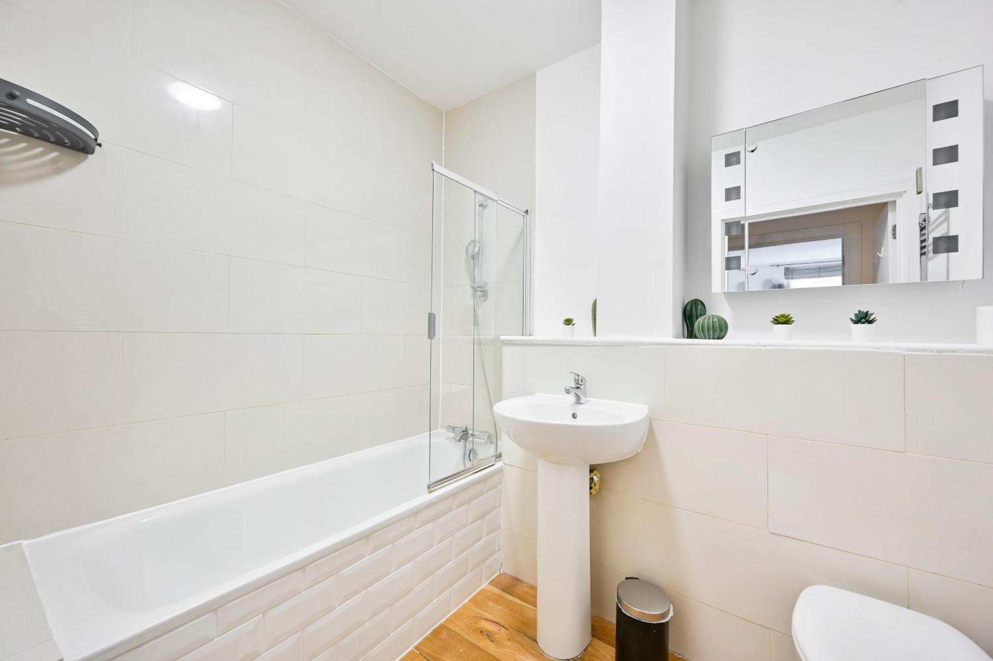 Lovely 2 Bed Tower Bridge Sleeps 6 Apartment London